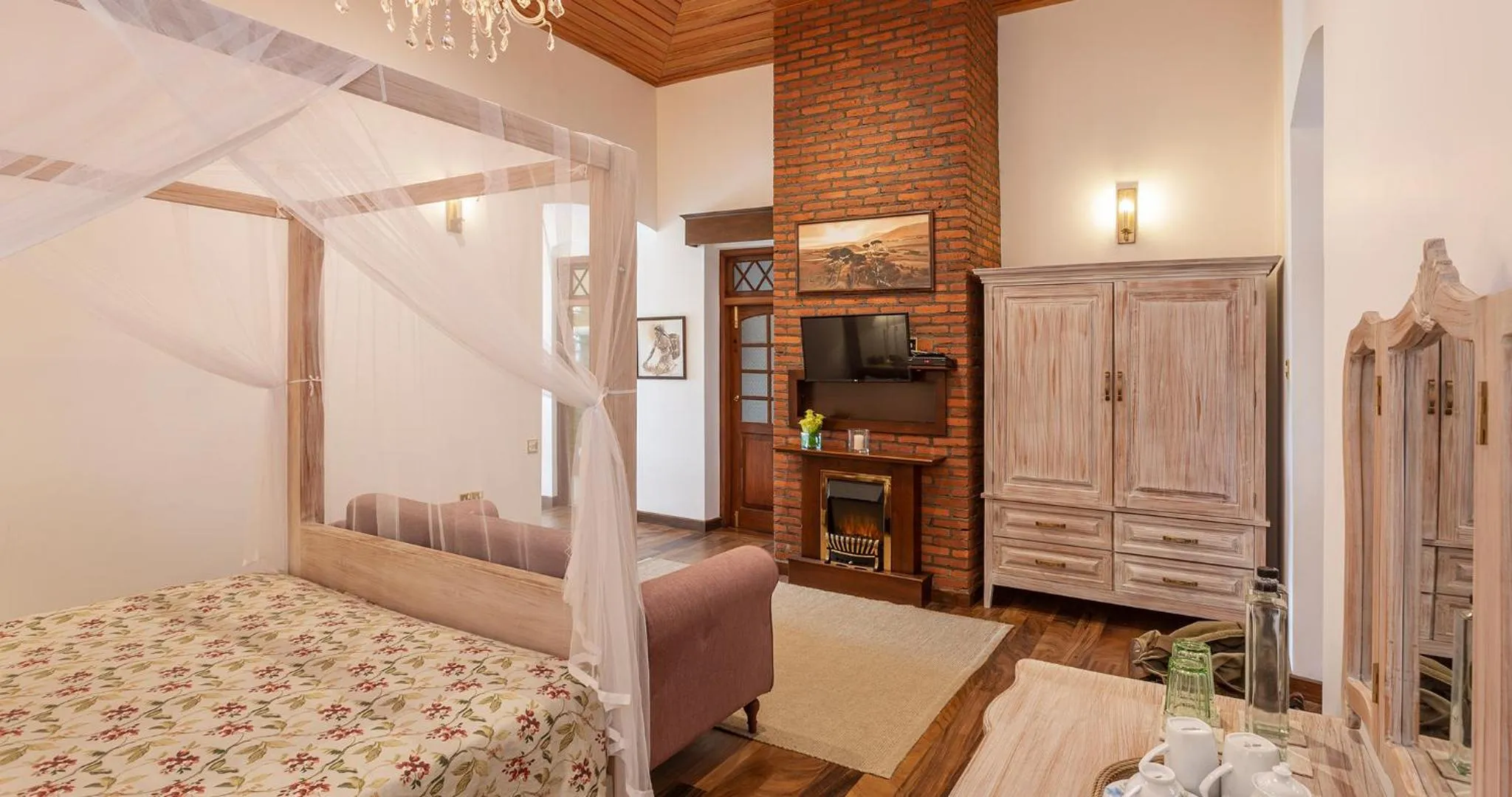 Bed in W15 Lake Gregory