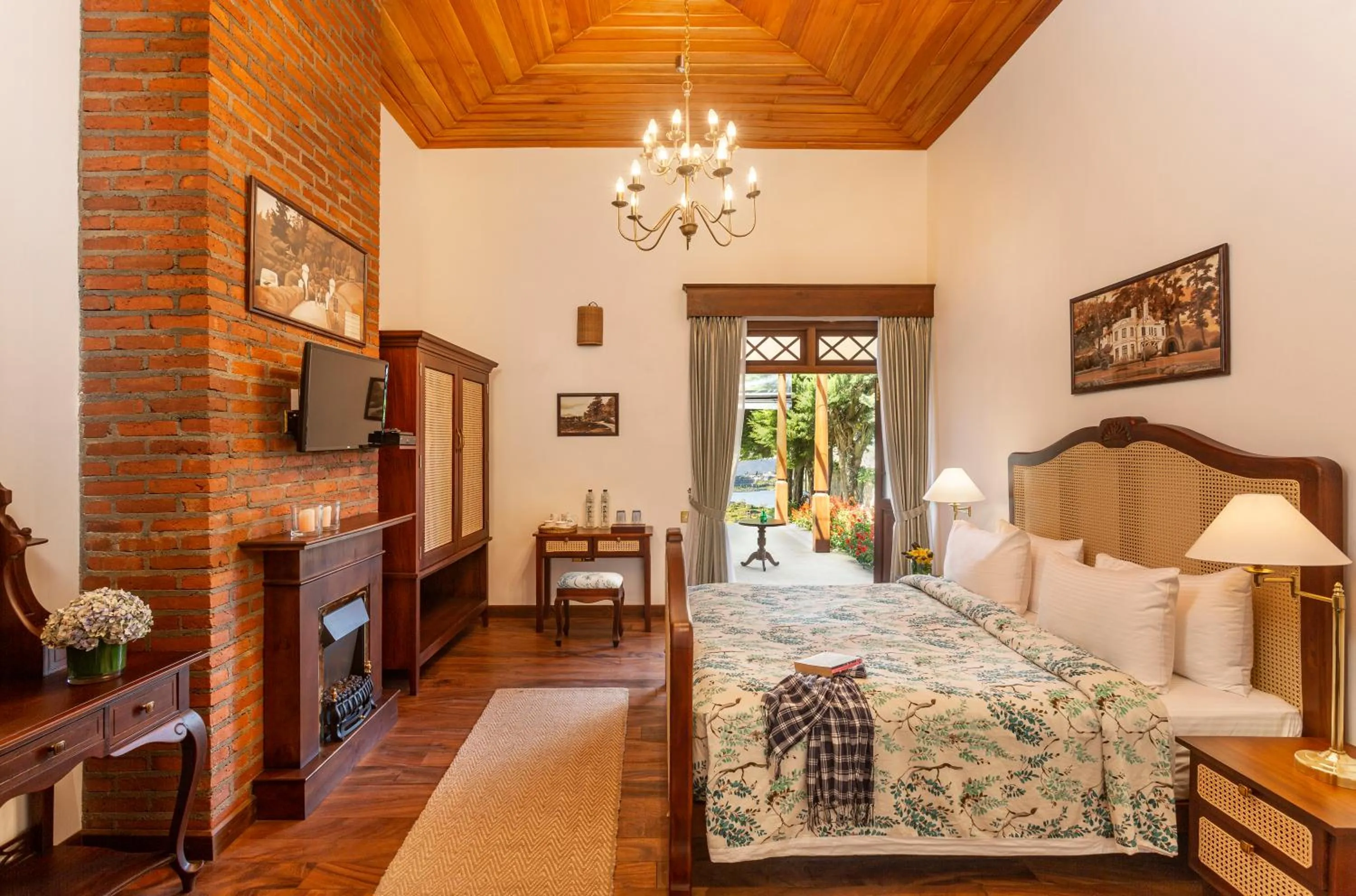 Bed in W15 Lake Gregory