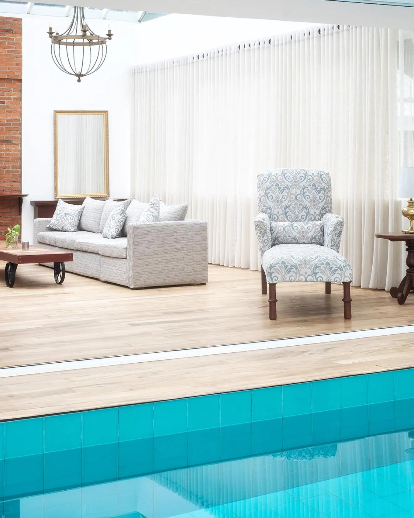 Seating area in W15 Lake Gregory