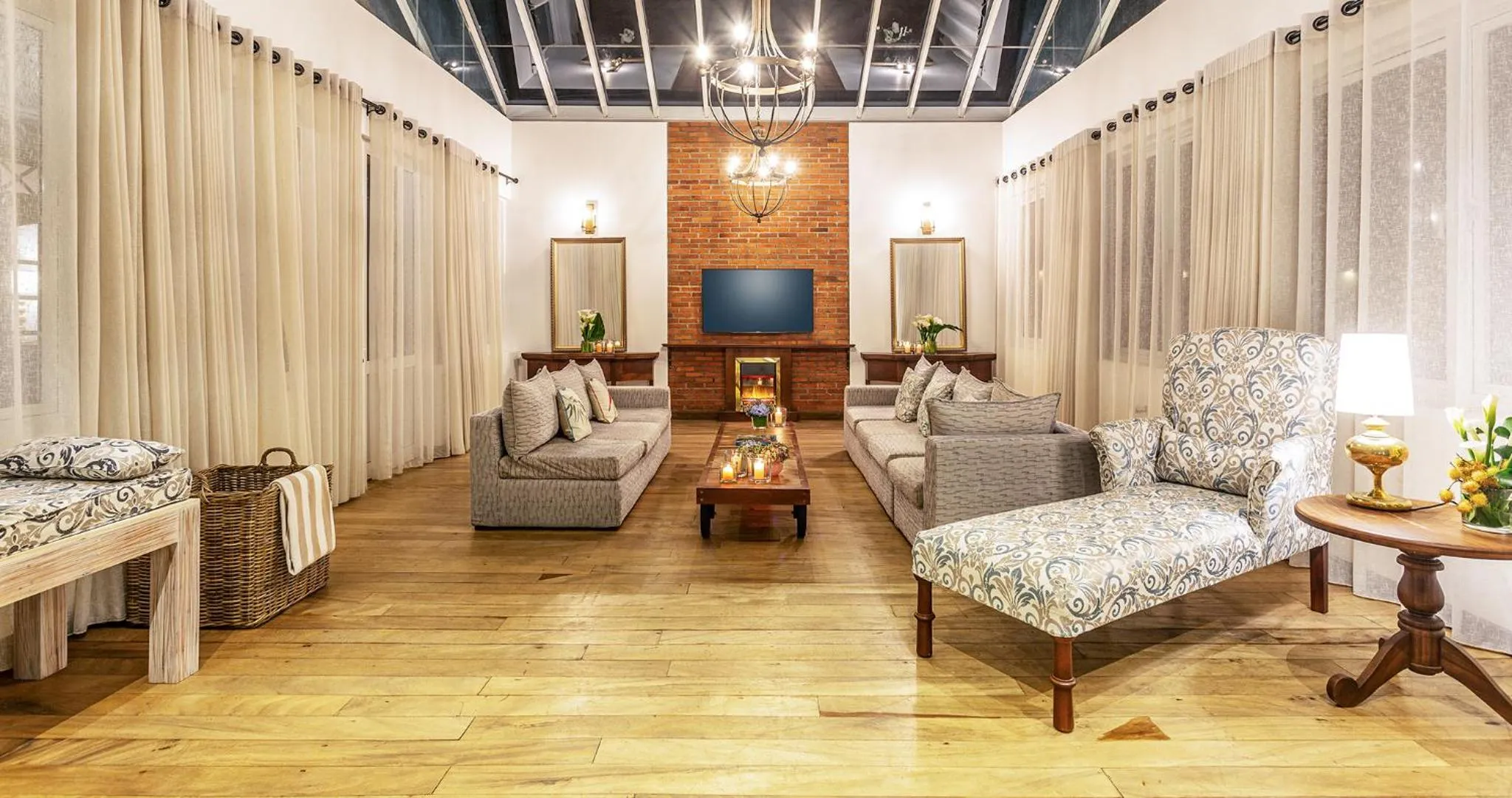 TV and multimedia in W15 Lake Gregory