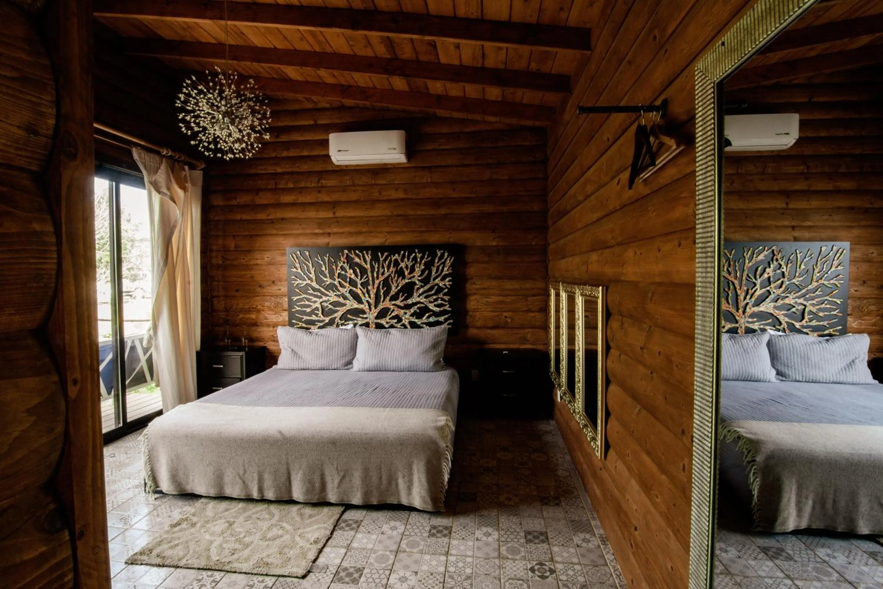 Bed in Boskenvid Hotel - Romantic Treehouses & Skypool