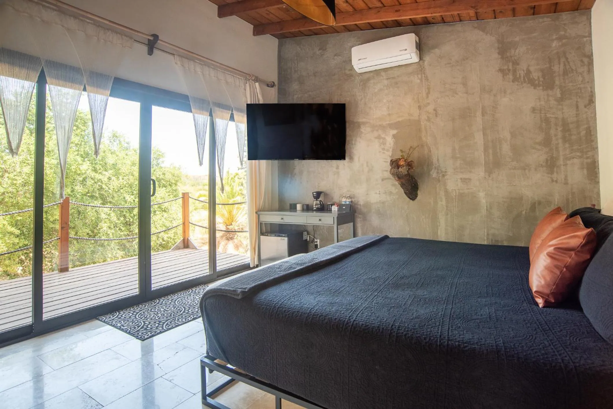 Bed in Boskenvid Hotel - Romantic Treehouses & Skypool