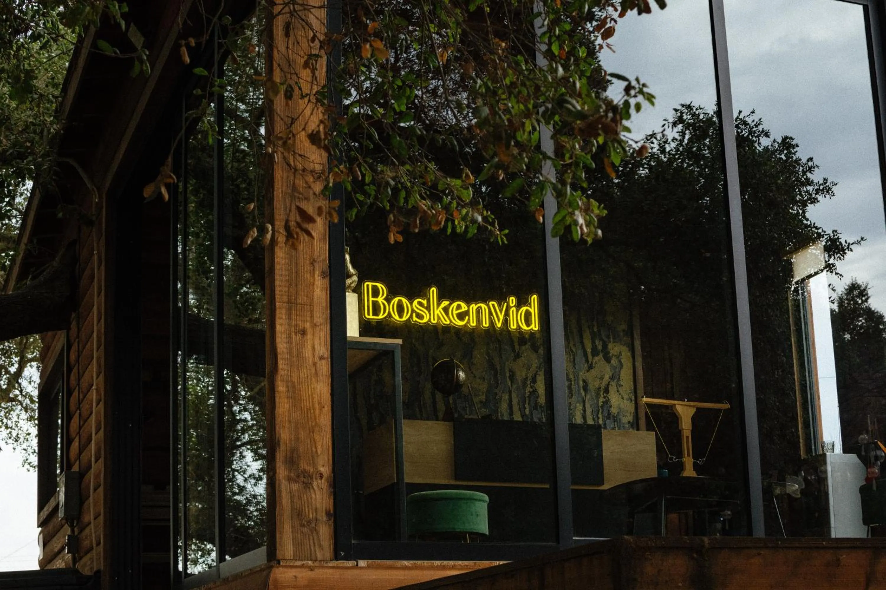 Lobby or reception in Boskenvid Hotel - Romantic Treehouses & Skypool