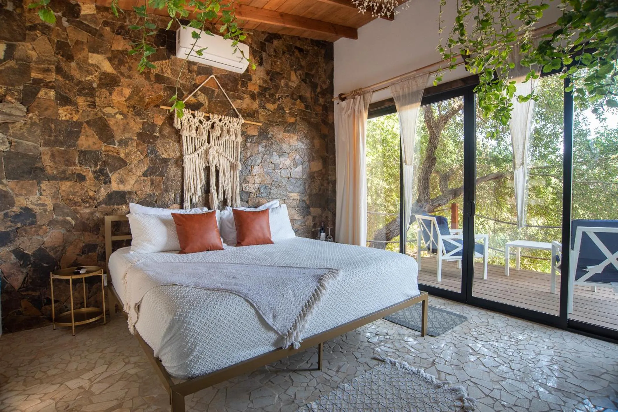 Bedroom, Bed in Boskenvid Hotel - Romantic Treehouses & Skypool