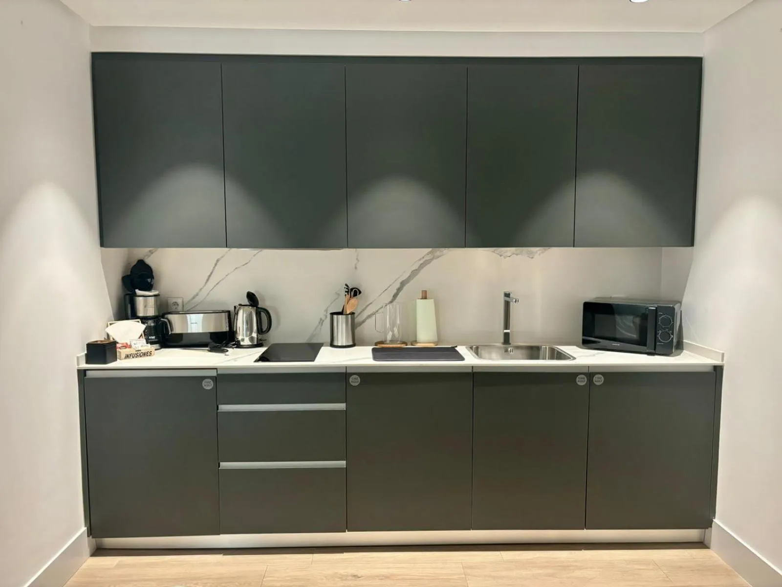 Kitchen or kitchenette in Apartamentos Turísticos La Plaza