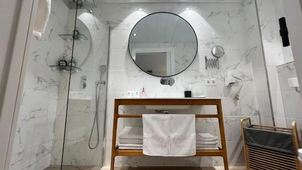 Bathroom in Apartamentos Turísticos La Plaza