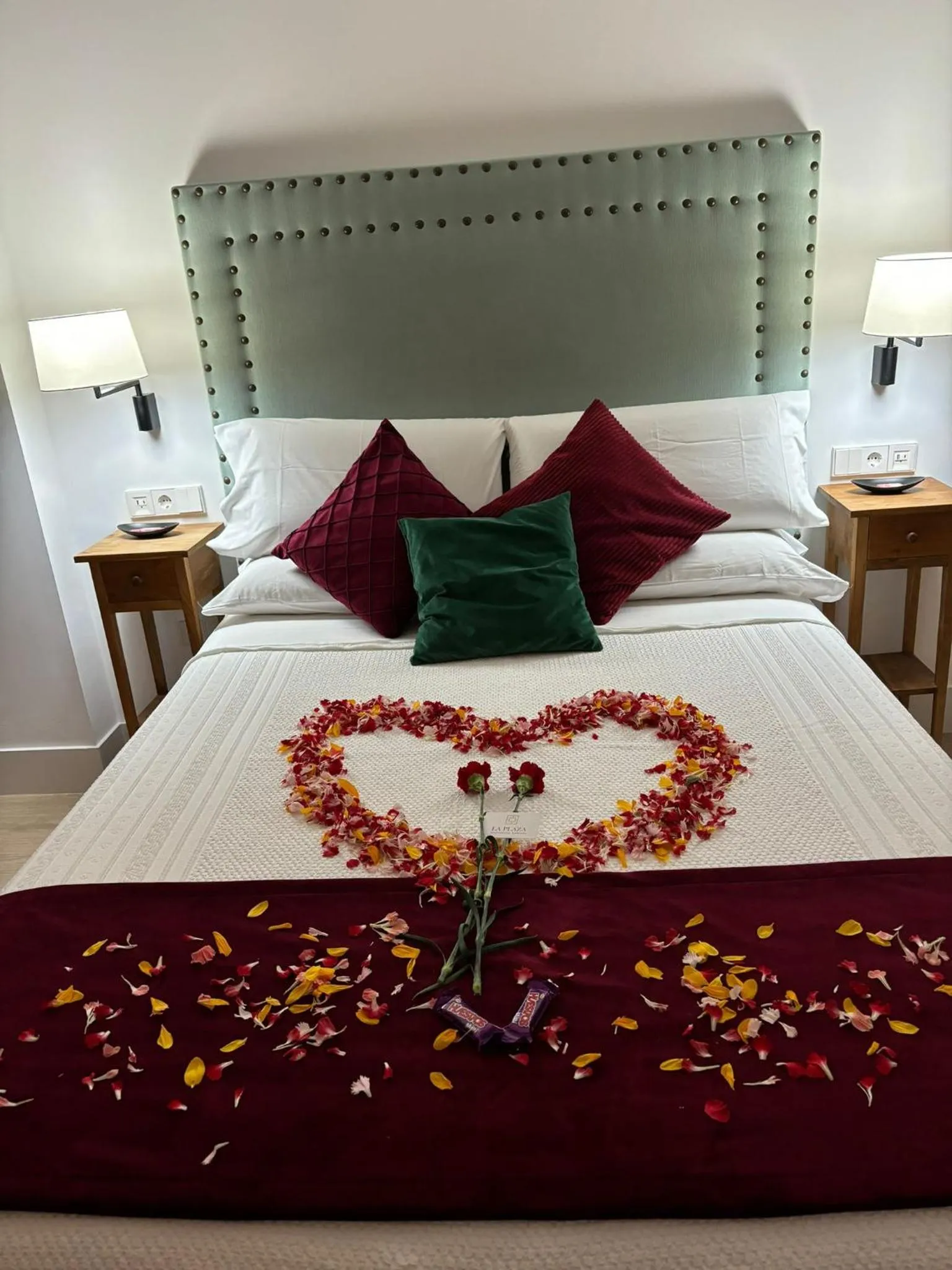 Property building, Bed in Apartamentos Turísticos La Plaza