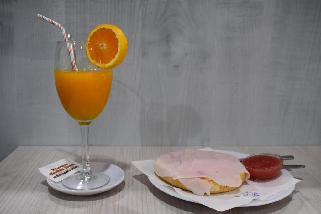 Breakfast in Apartamentos Turísticos La Plaza