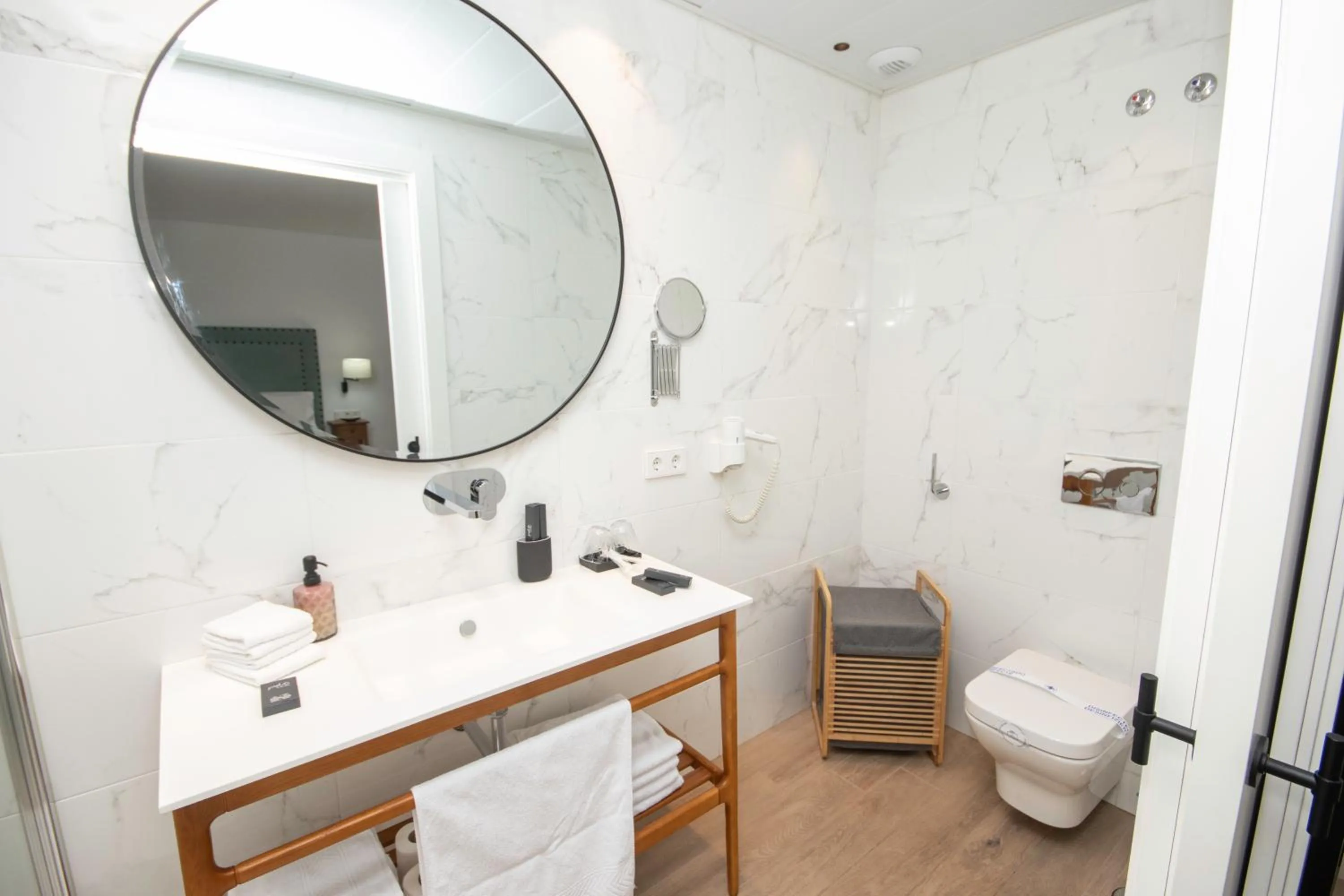 Bathroom in Apartamentos Turísticos La Plaza