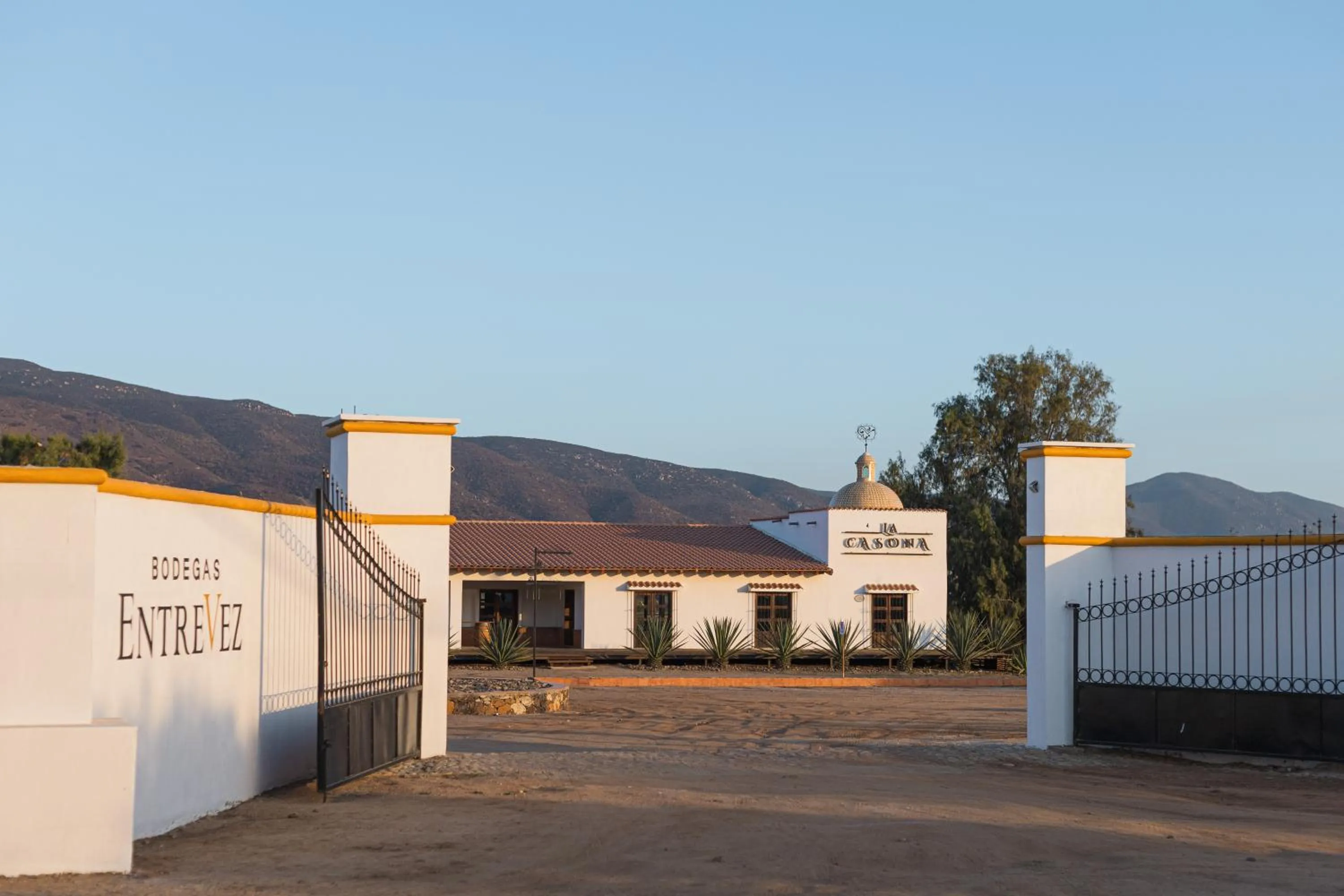 Property building in Casa Entrevez