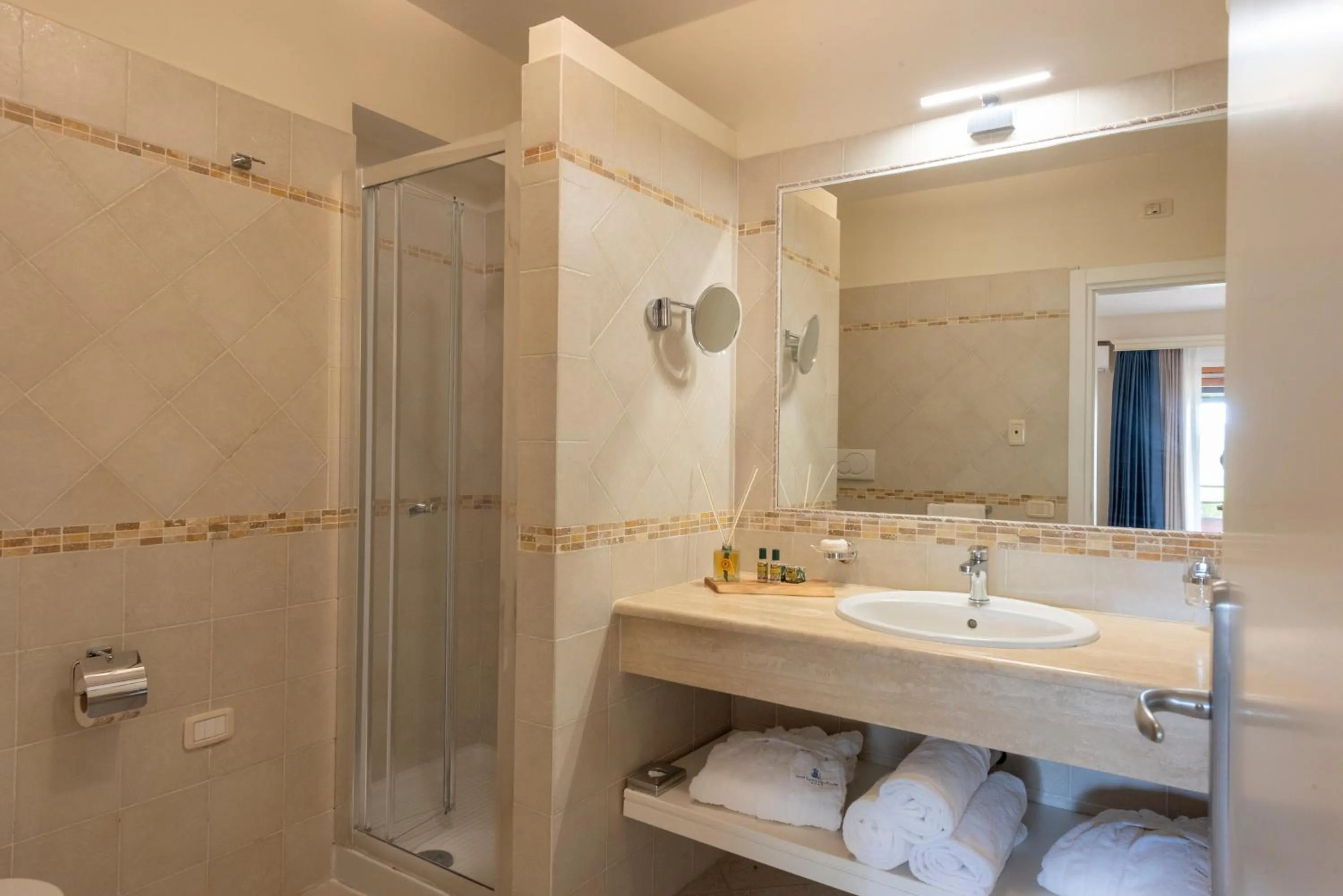 Shower in Boutique Hotel Torre Di Cala Piccola