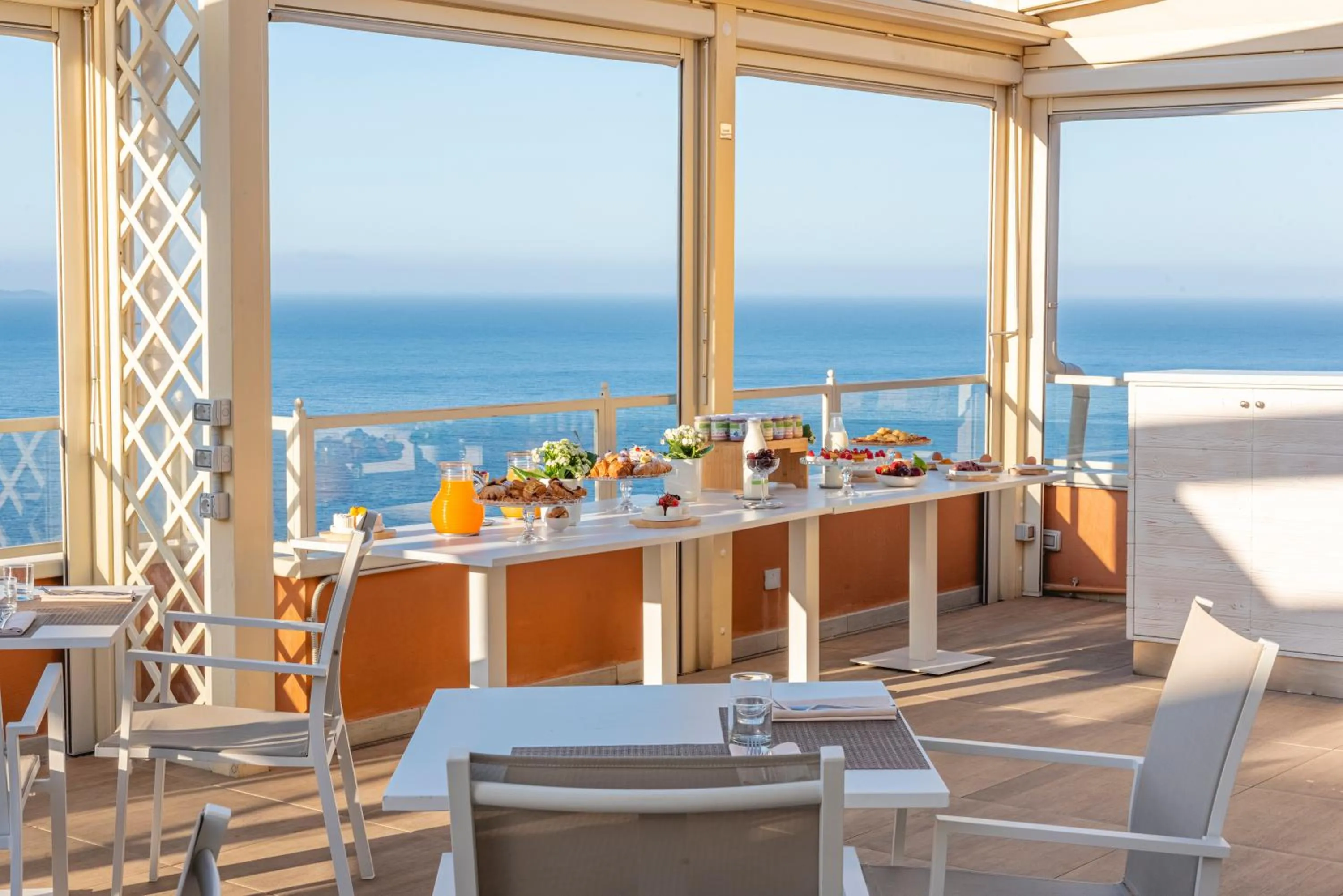 Restaurant/places to eat in Boutique Hotel Torre Di Cala Piccola