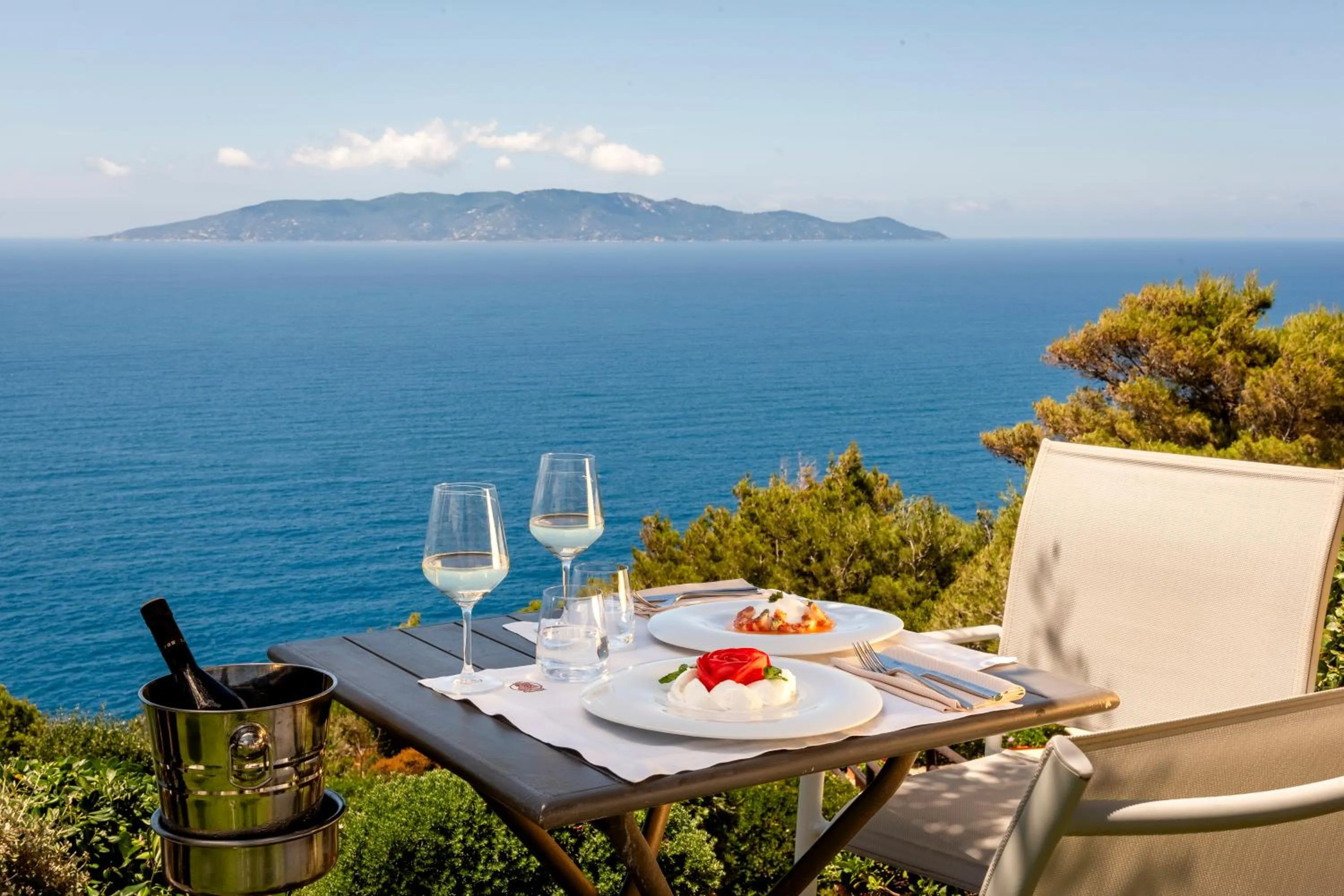 Restaurant/places to eat in Boutique Hotel Torre Di Cala Piccola