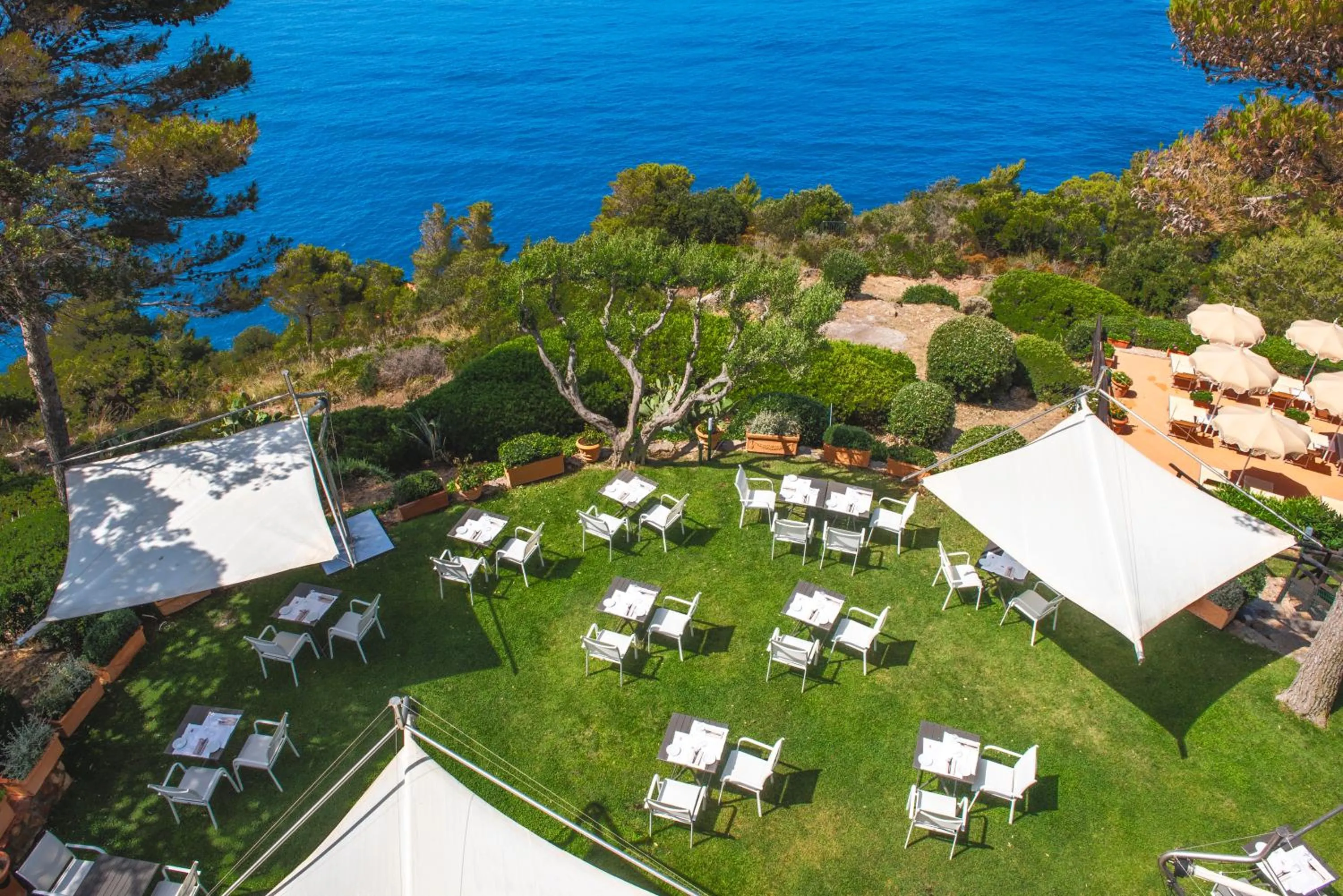 Restaurant/places to eat in Boutique Hotel Torre Di Cala Piccola