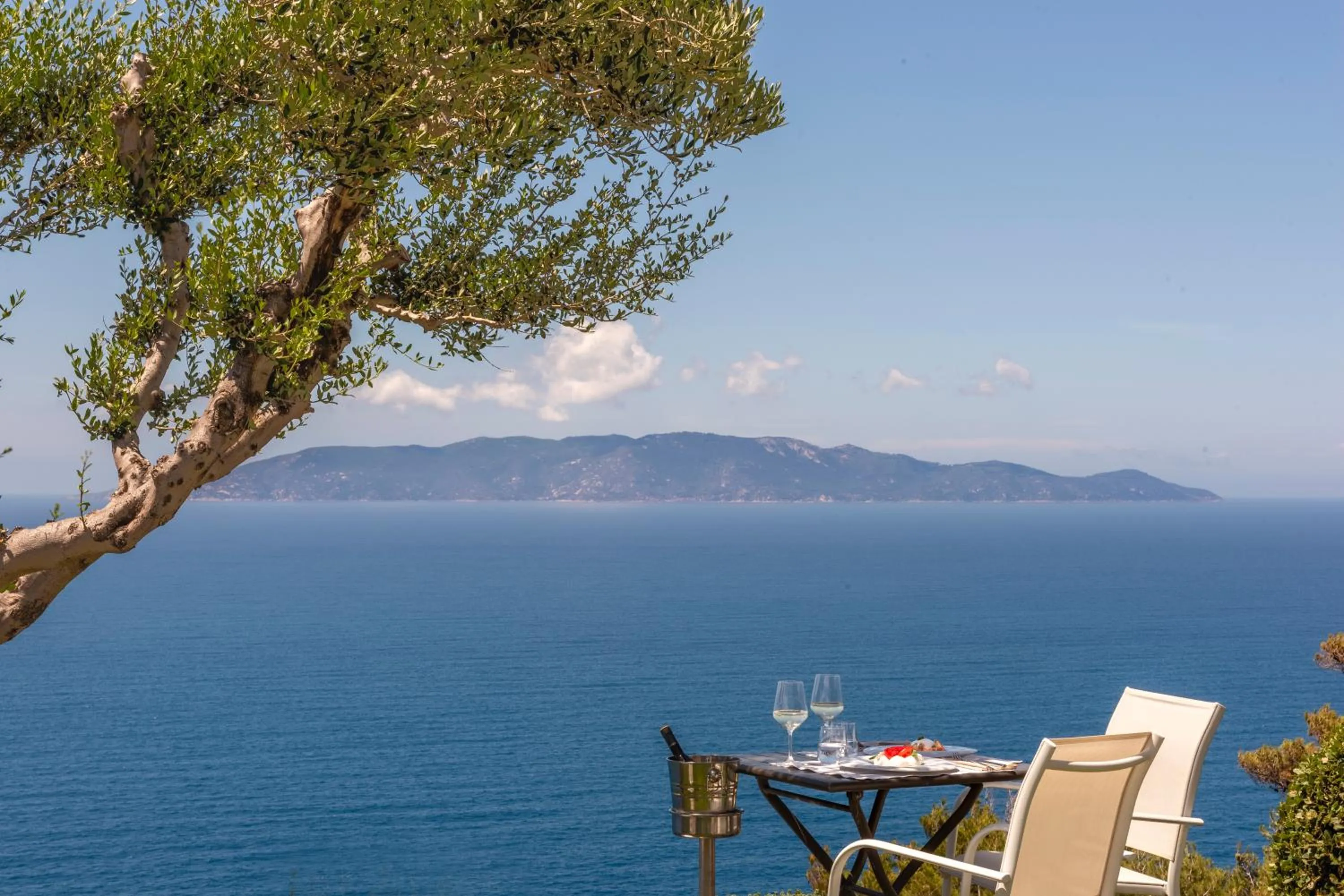 Restaurant/places to eat in Boutique Hotel Torre Di Cala Piccola