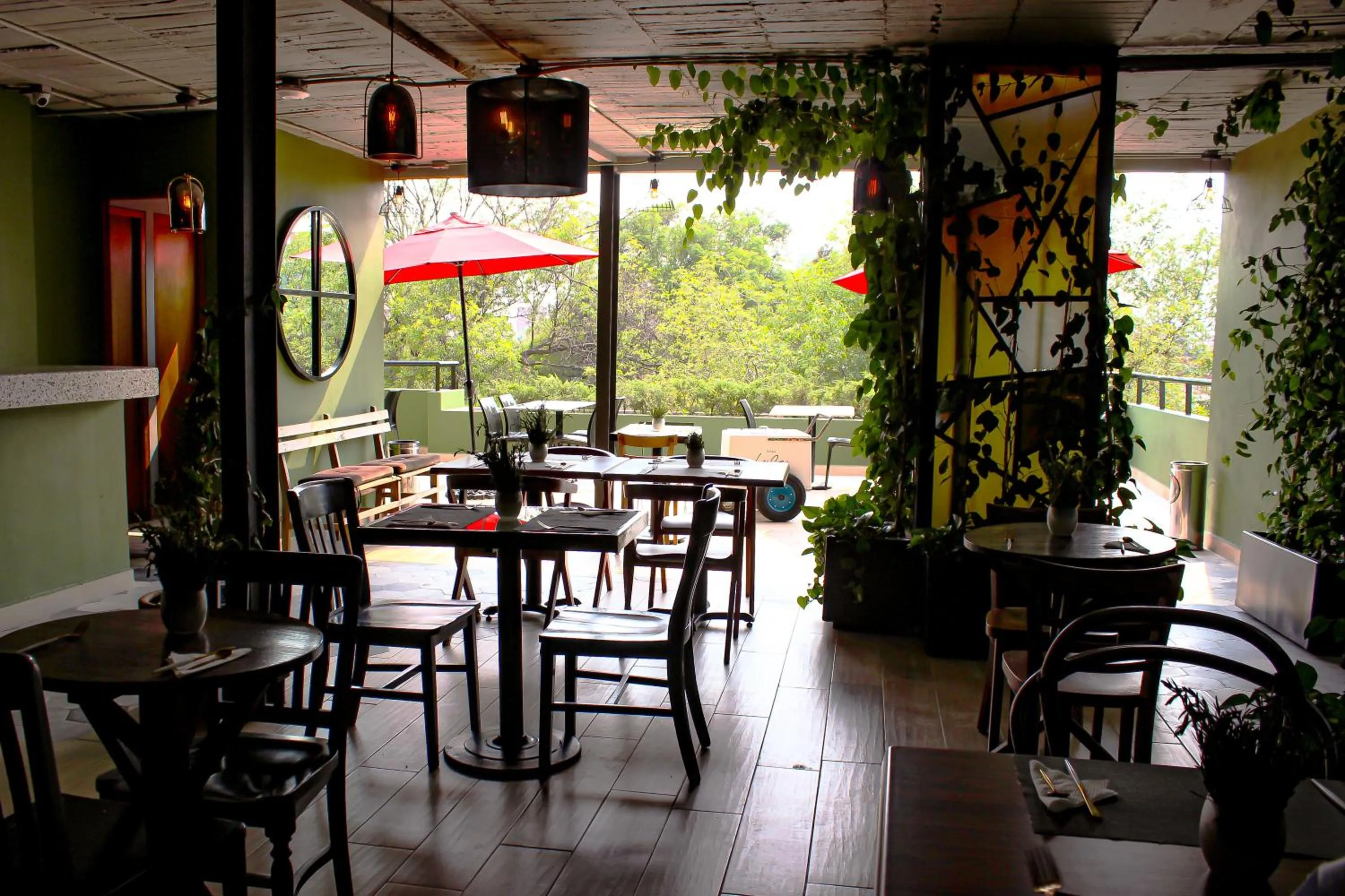 Restaurant/places to eat in HOTEL LUCA