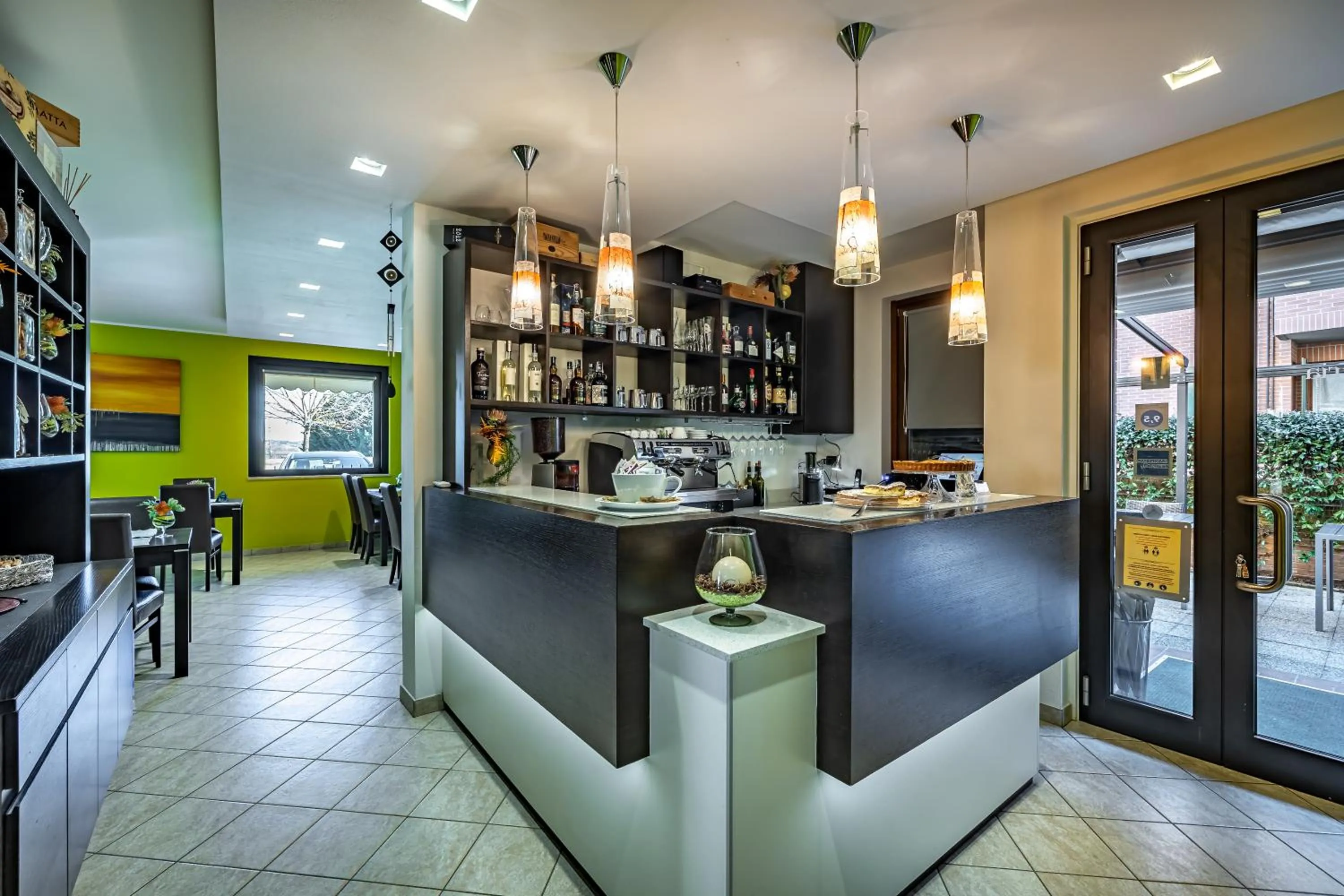 Restaurant/places to eat in Residence Arianna