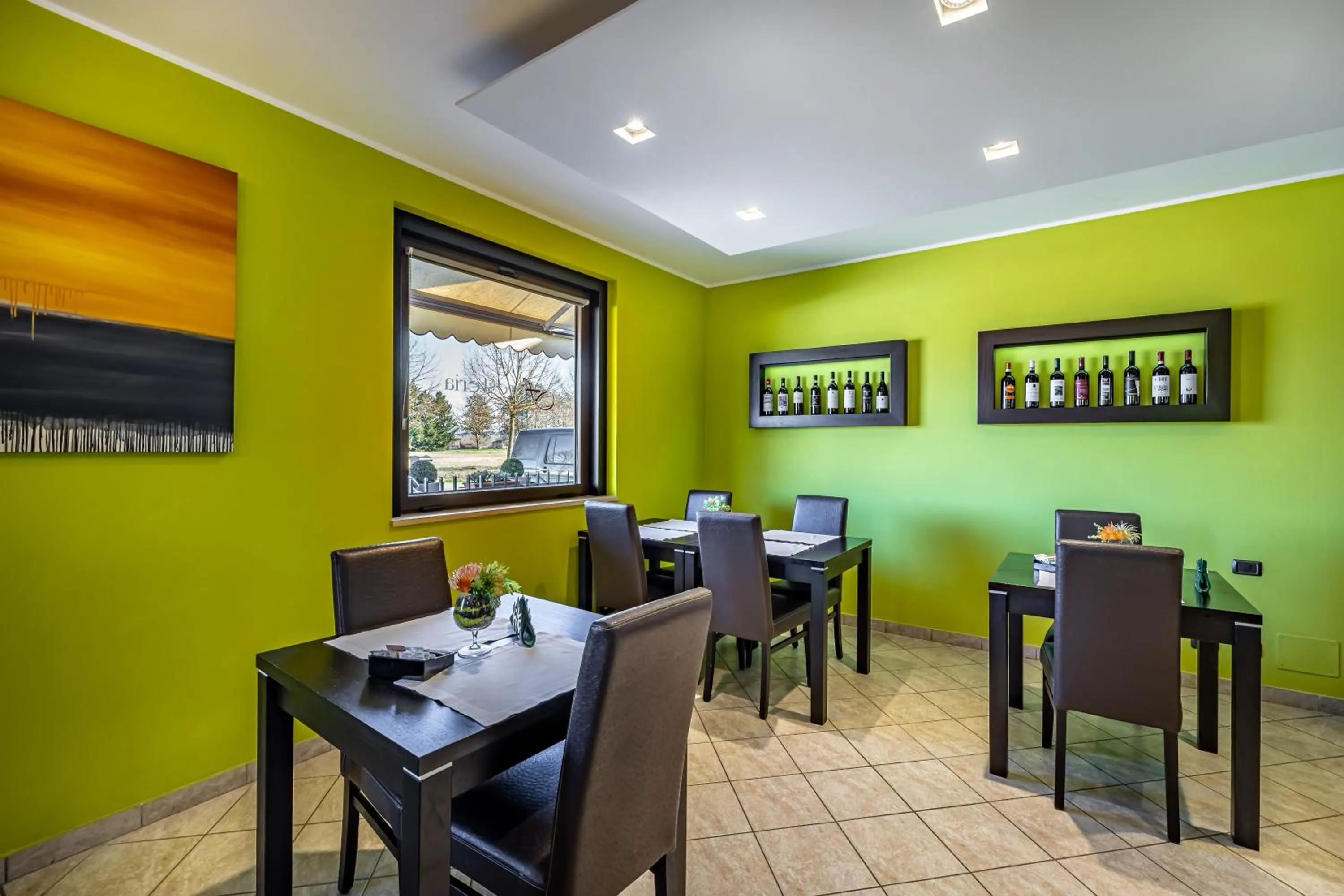 Restaurant/places to eat in Residence Arianna