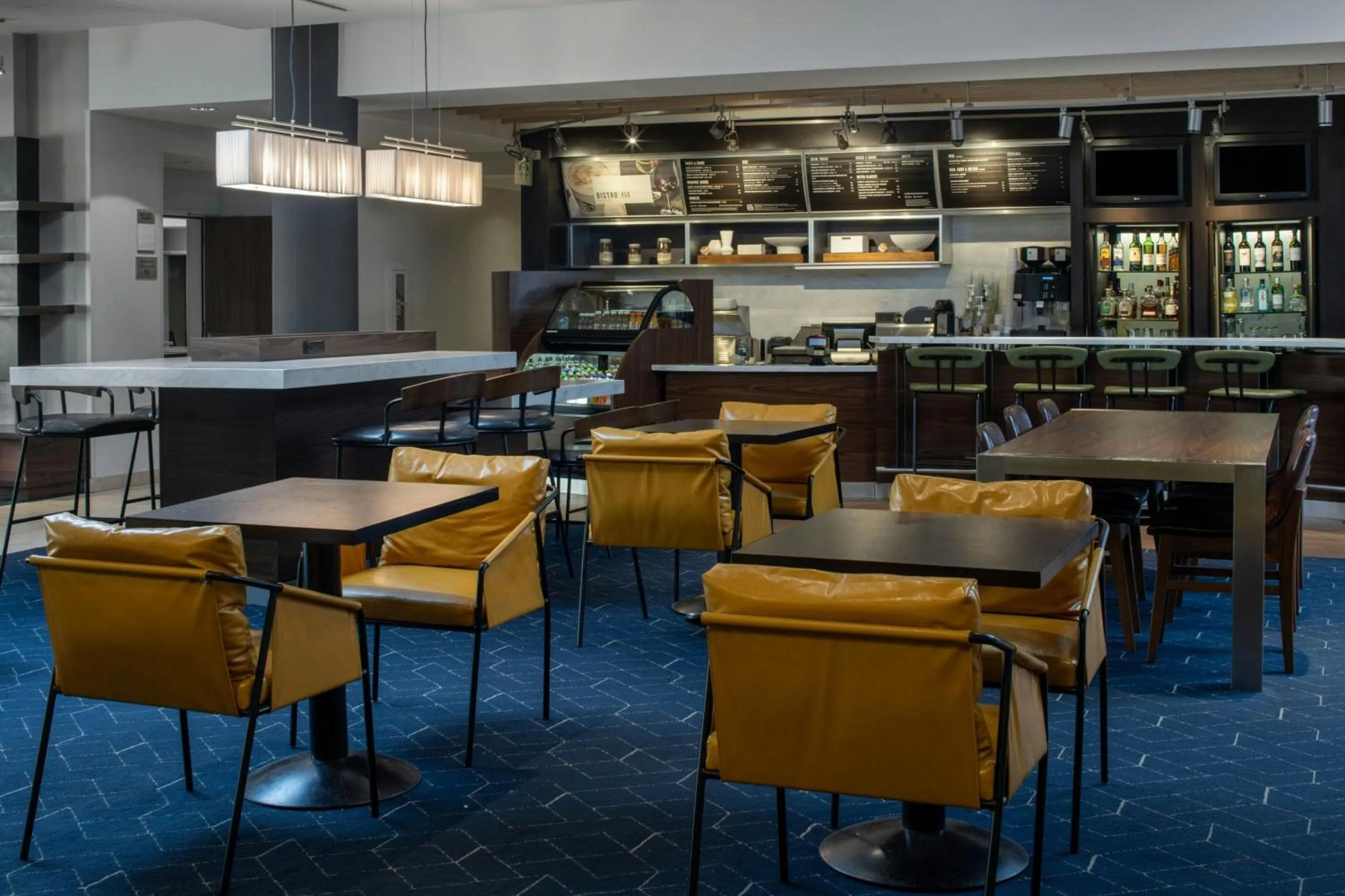 Restaurant/places to eat in Courtyard by Marriott Jackson Airport/Pearl