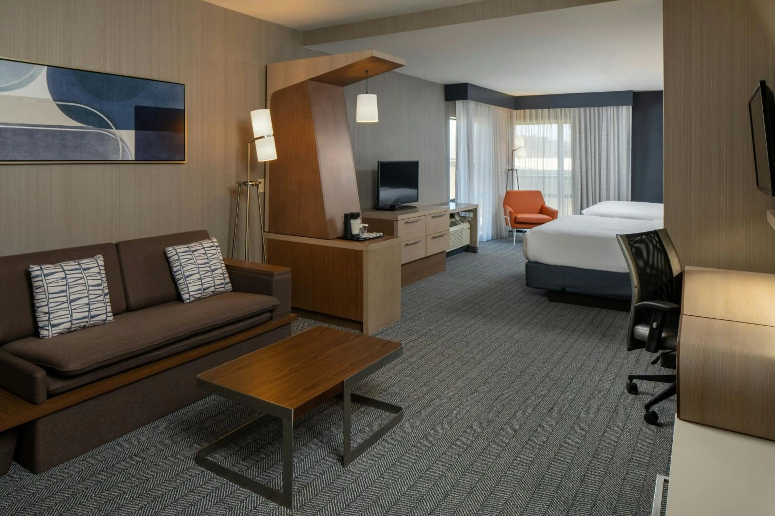 Photo of the whole room, Bed in Courtyard by Marriott Jackson Airport/Pearl