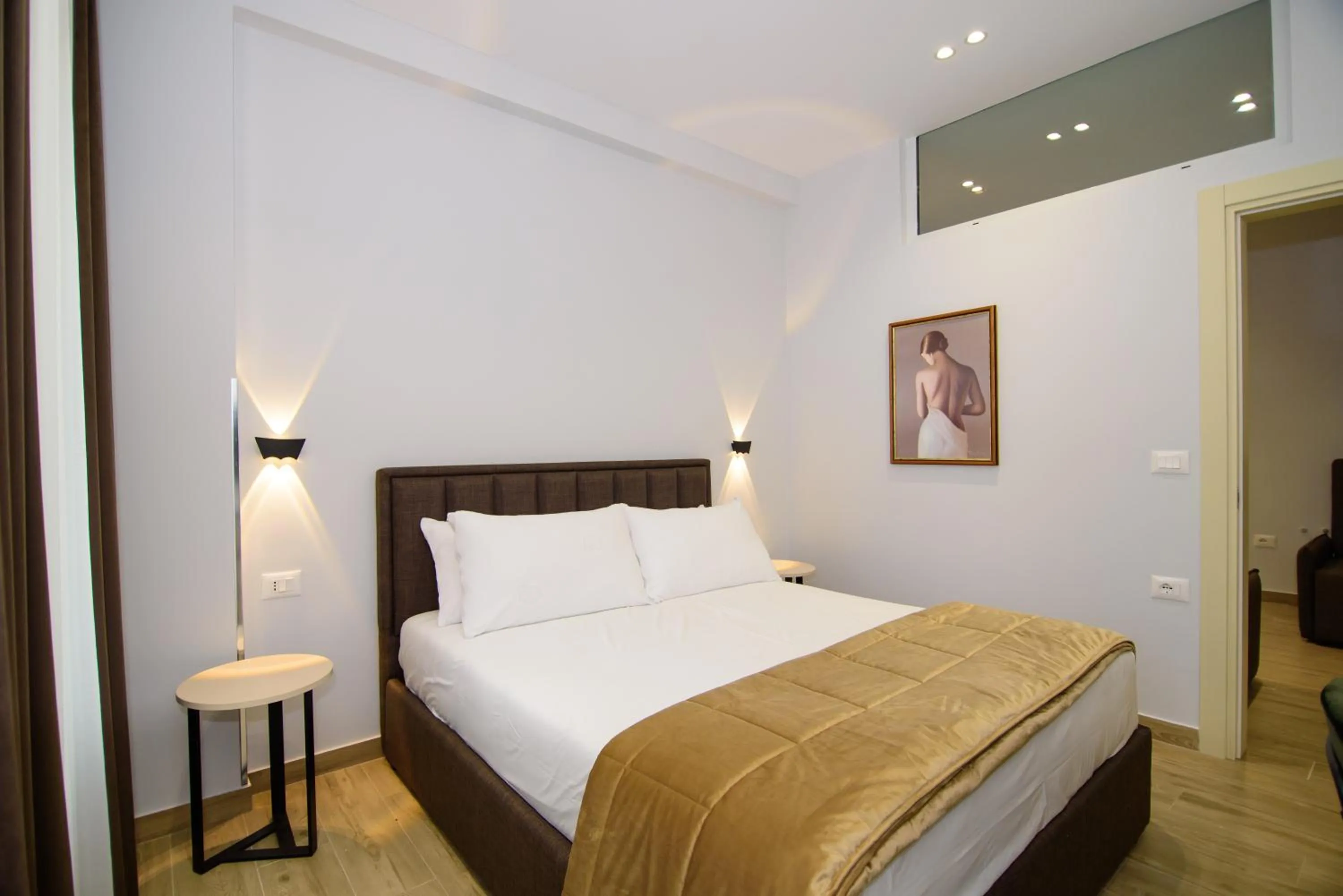 Bed in Palm Side Hotel