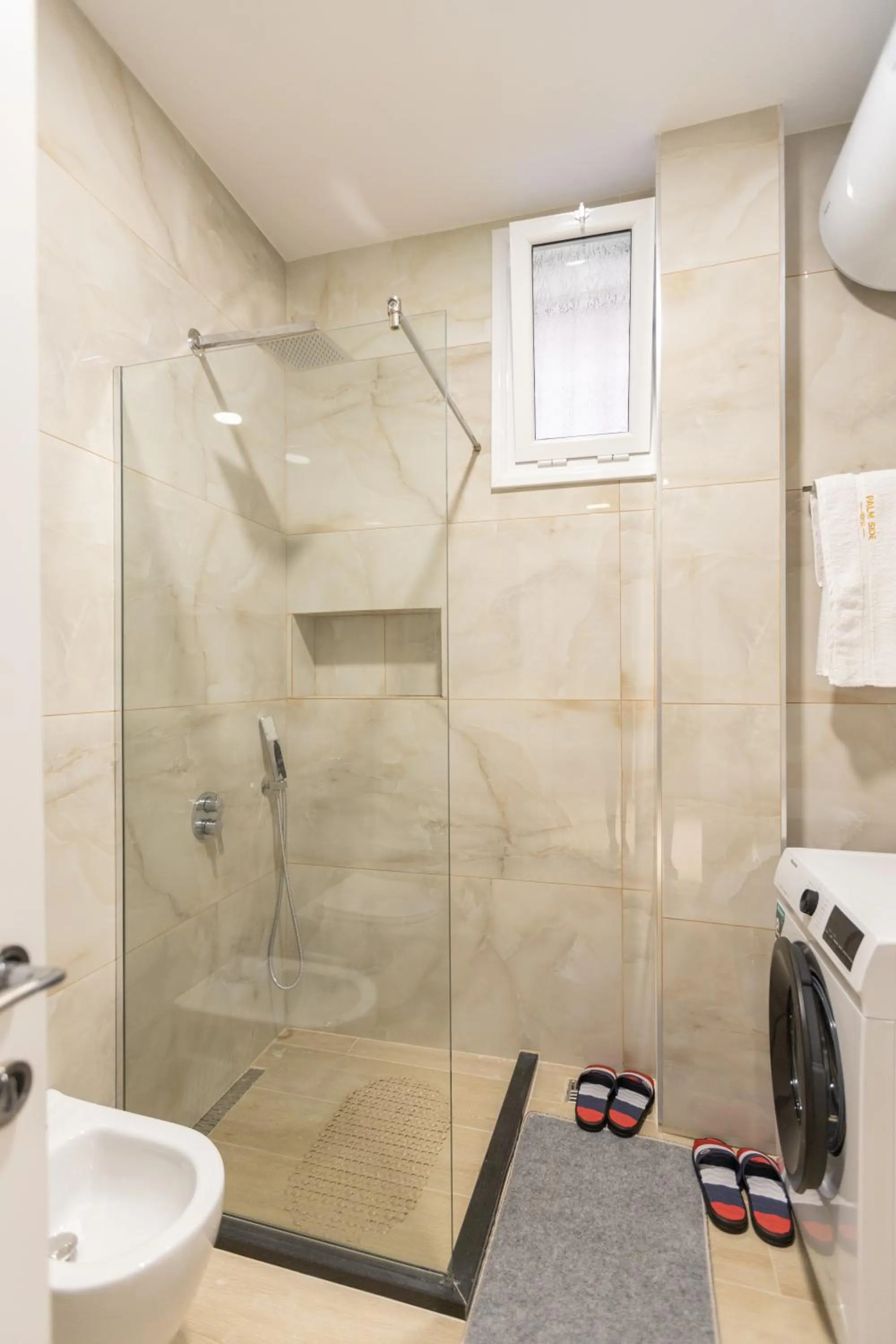 Shower in Palm Side Hotel