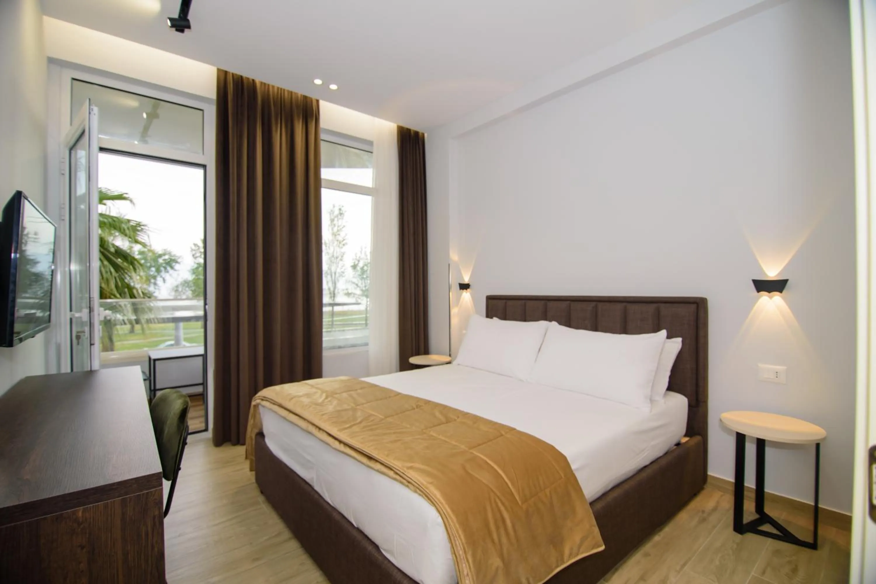 Bed in Palm Side Hotel