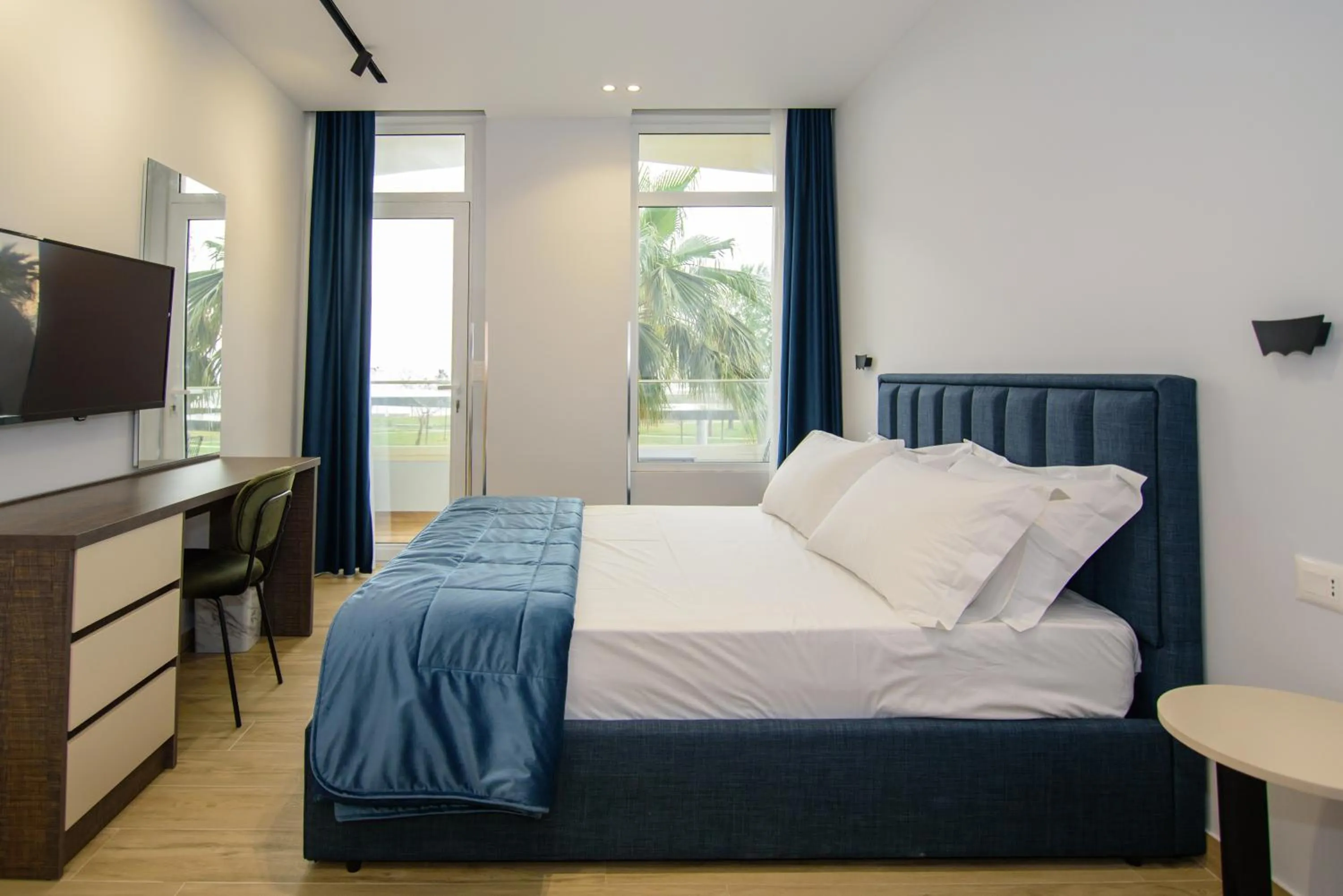 Bed in Palm Side Hotel