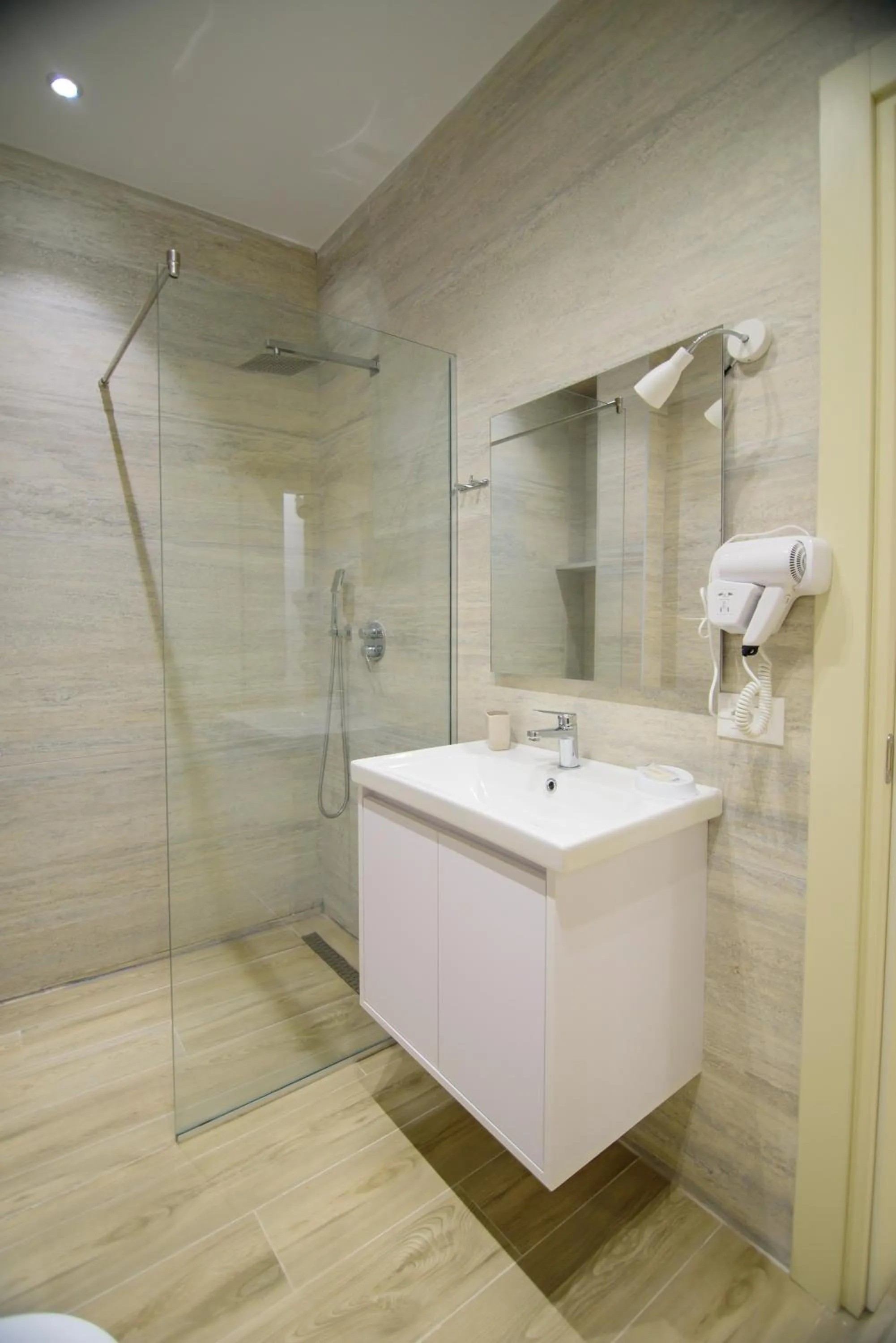 Bathroom in Palm Side Hotel