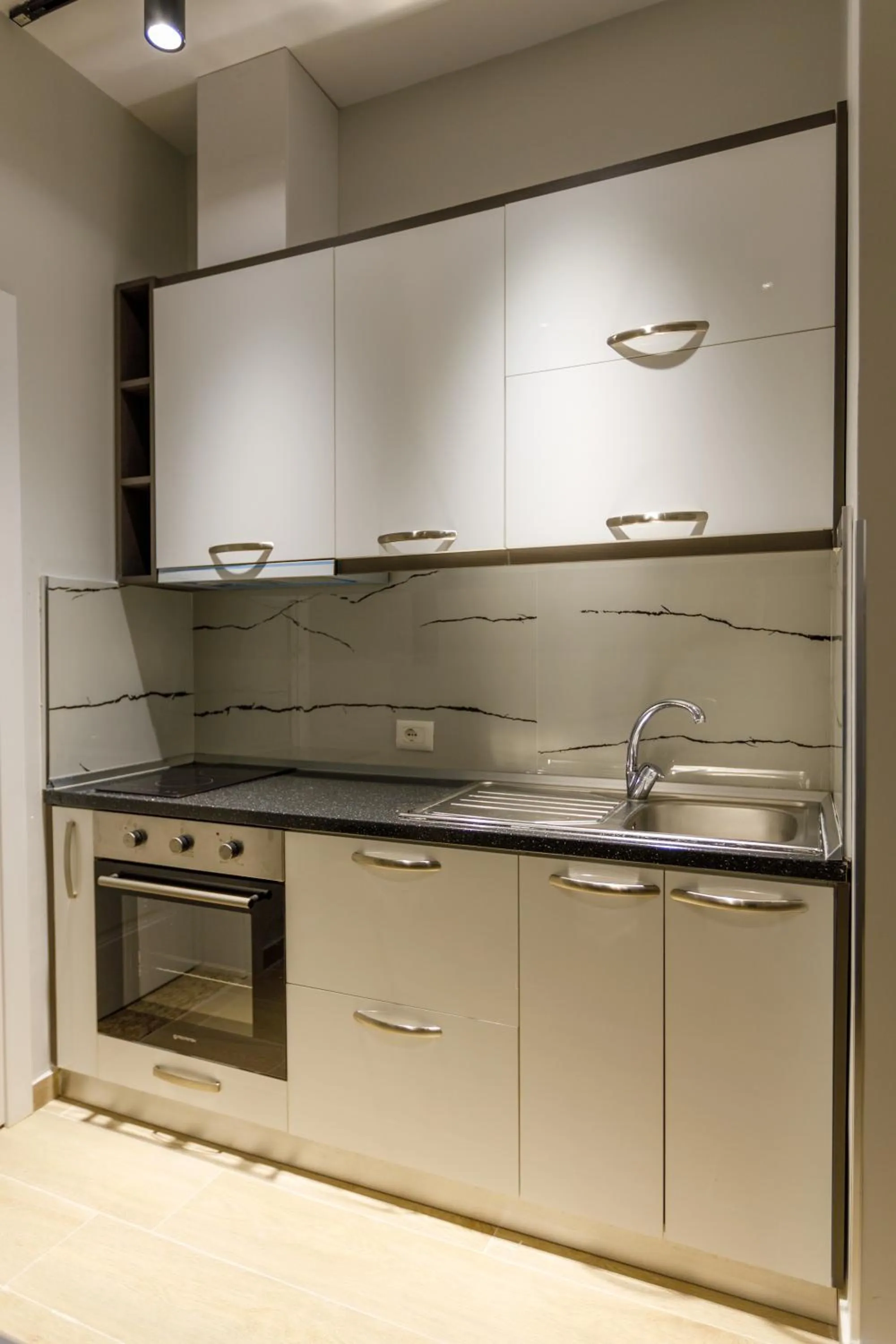 Kitchen or kitchenette in Palm Side Hotel