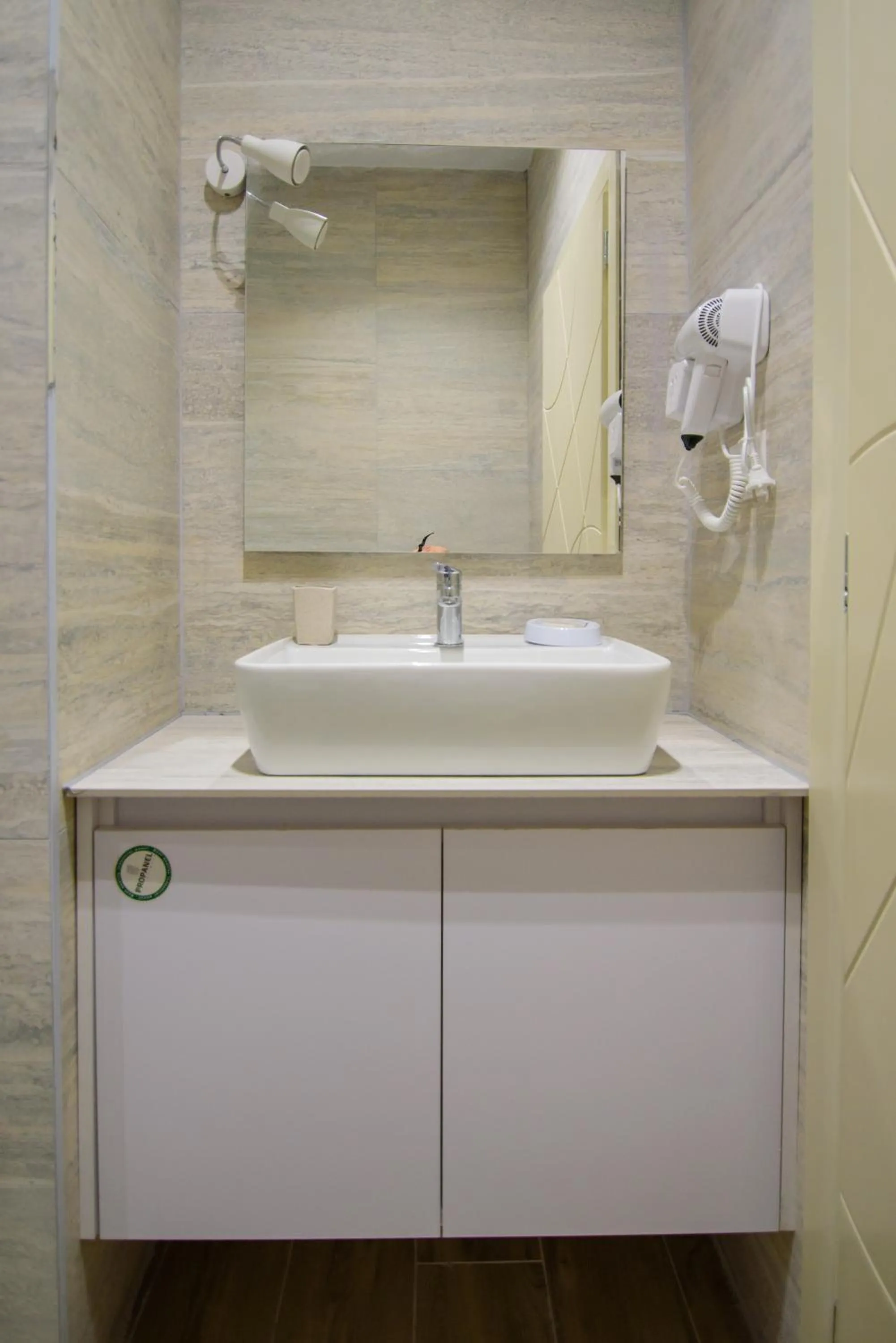 Bathroom in Palm Side Hotel