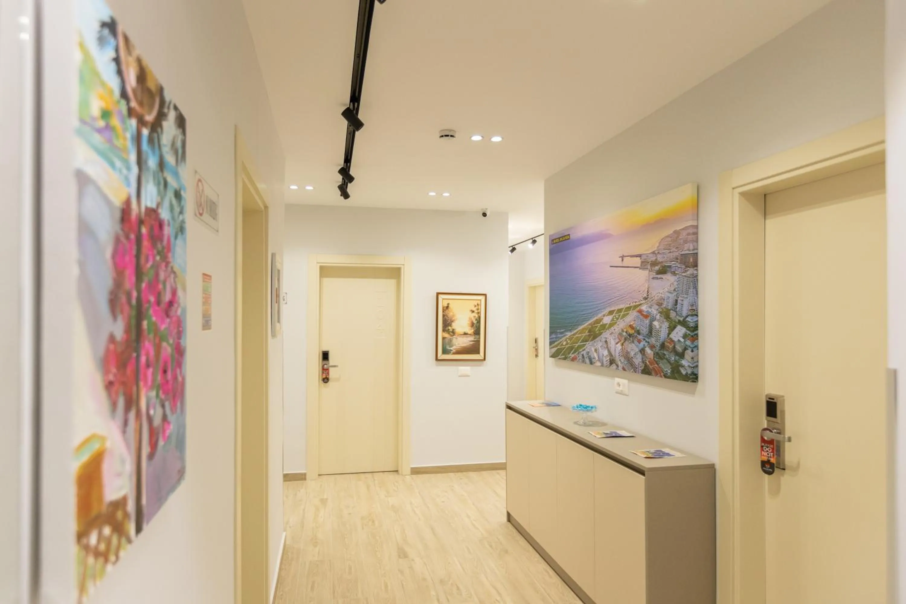 Decorative detail in Palm Side Hotel