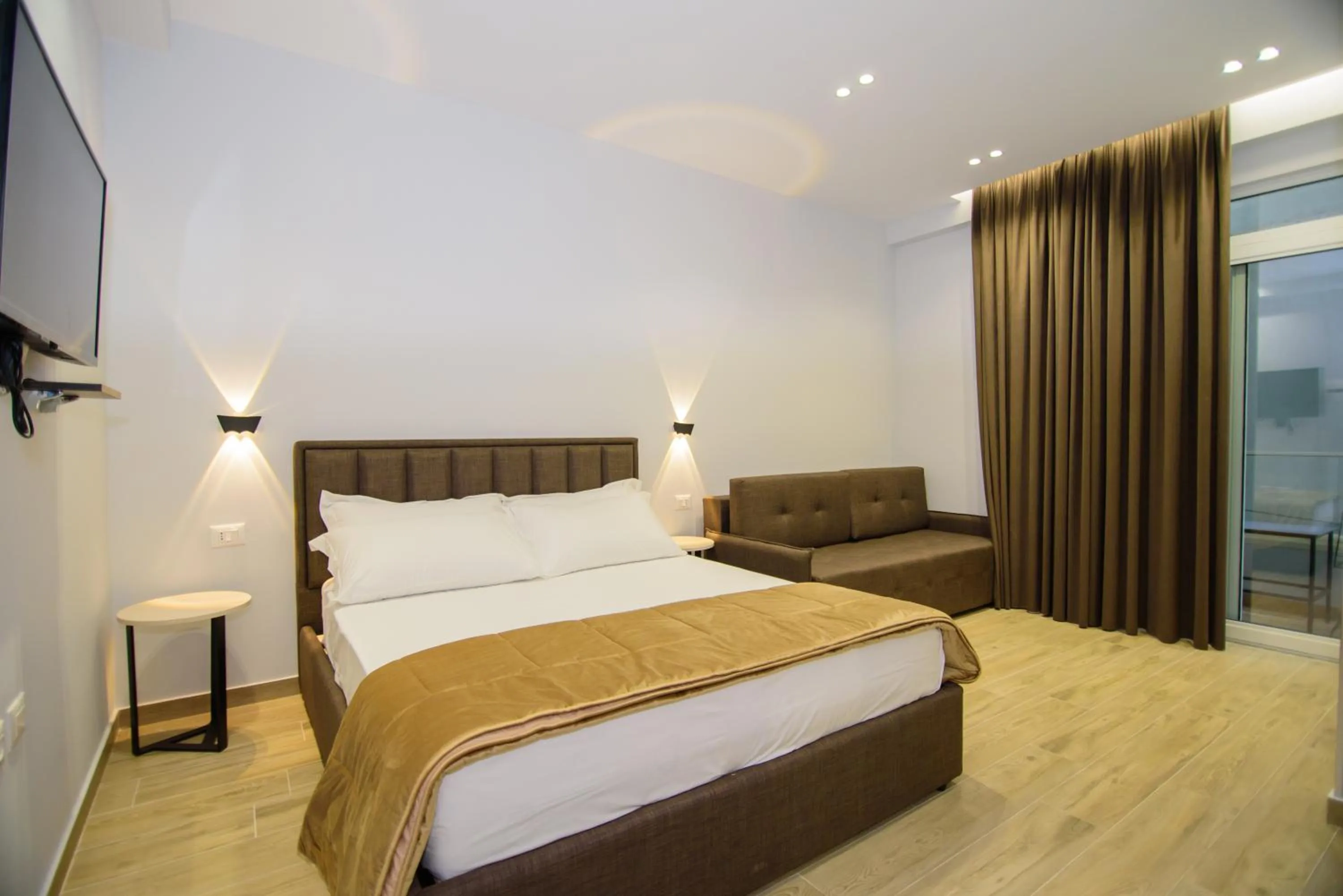 Bed in Palm Side Hotel