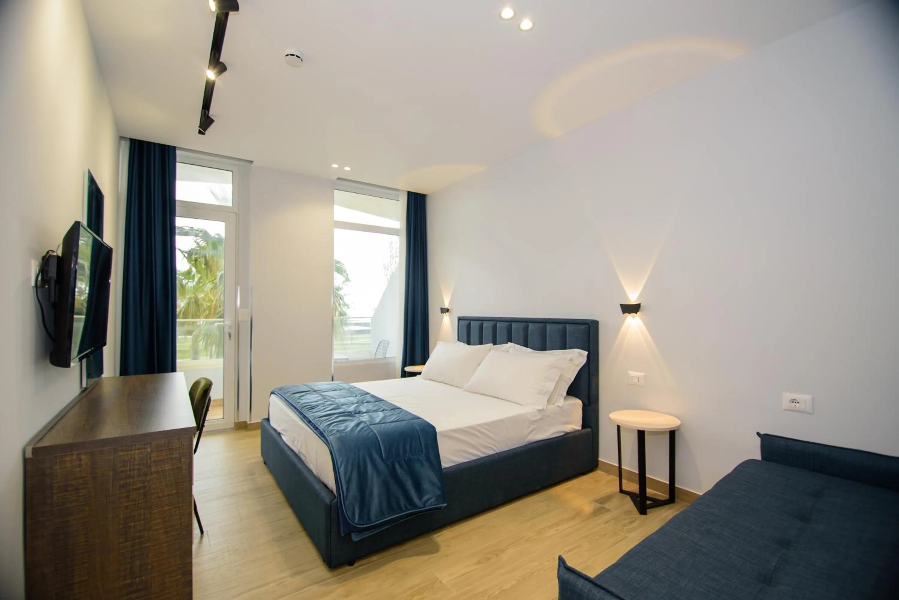 Bed in Palm Side Hotel