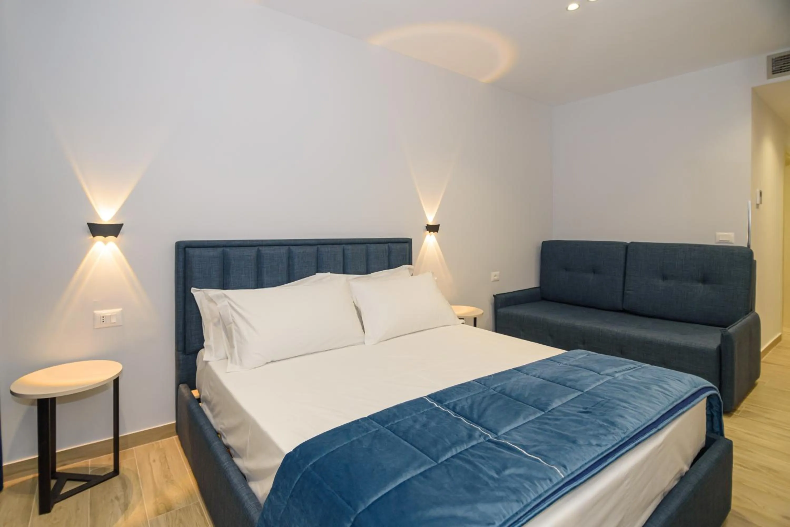 Bedroom in Palm Side Hotel