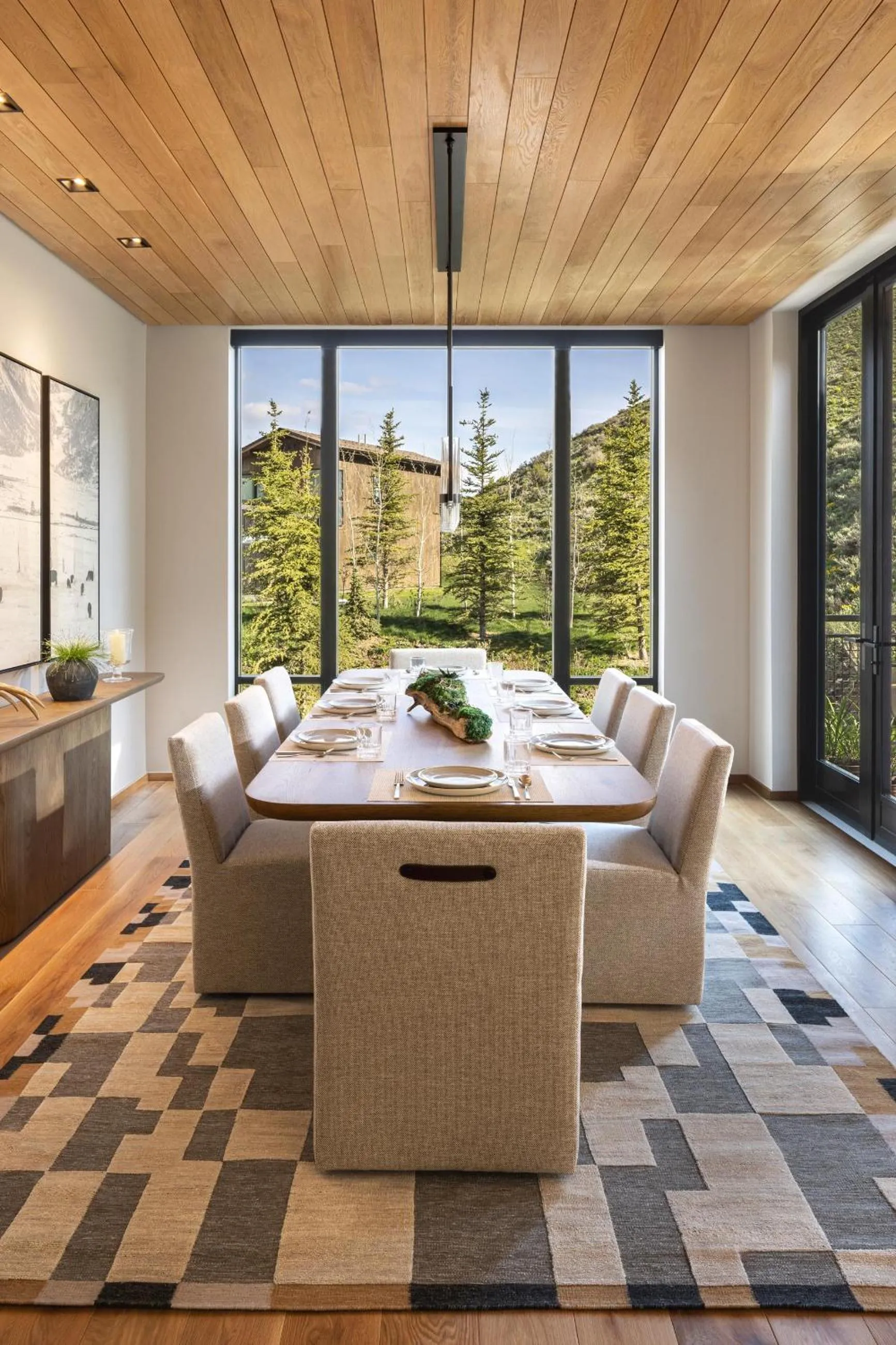 Dining area in The Sylvan Lodge at Snake River Sporting Club