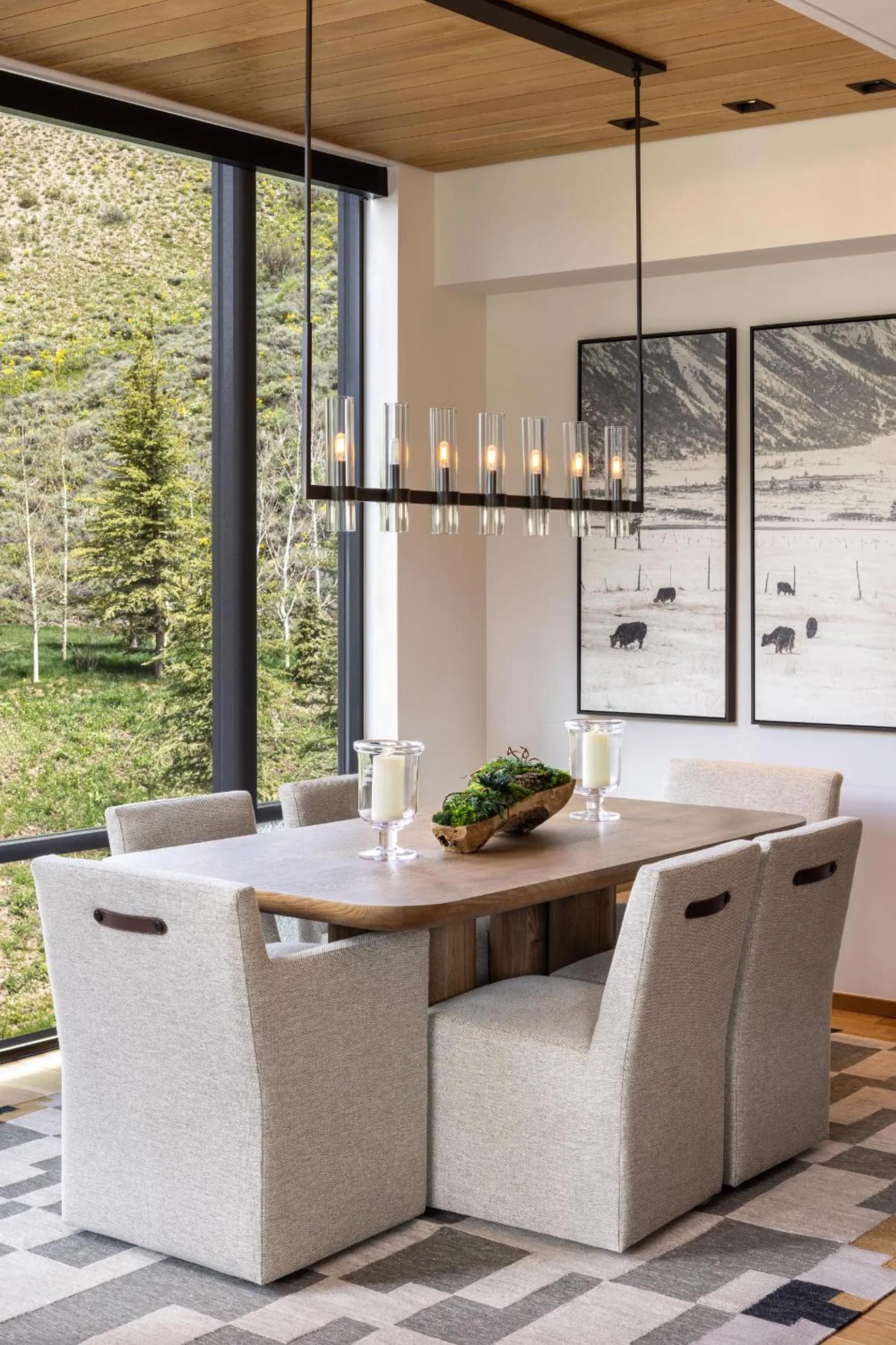Dining area in The Sylvan Lodge at Snake River Sporting Club