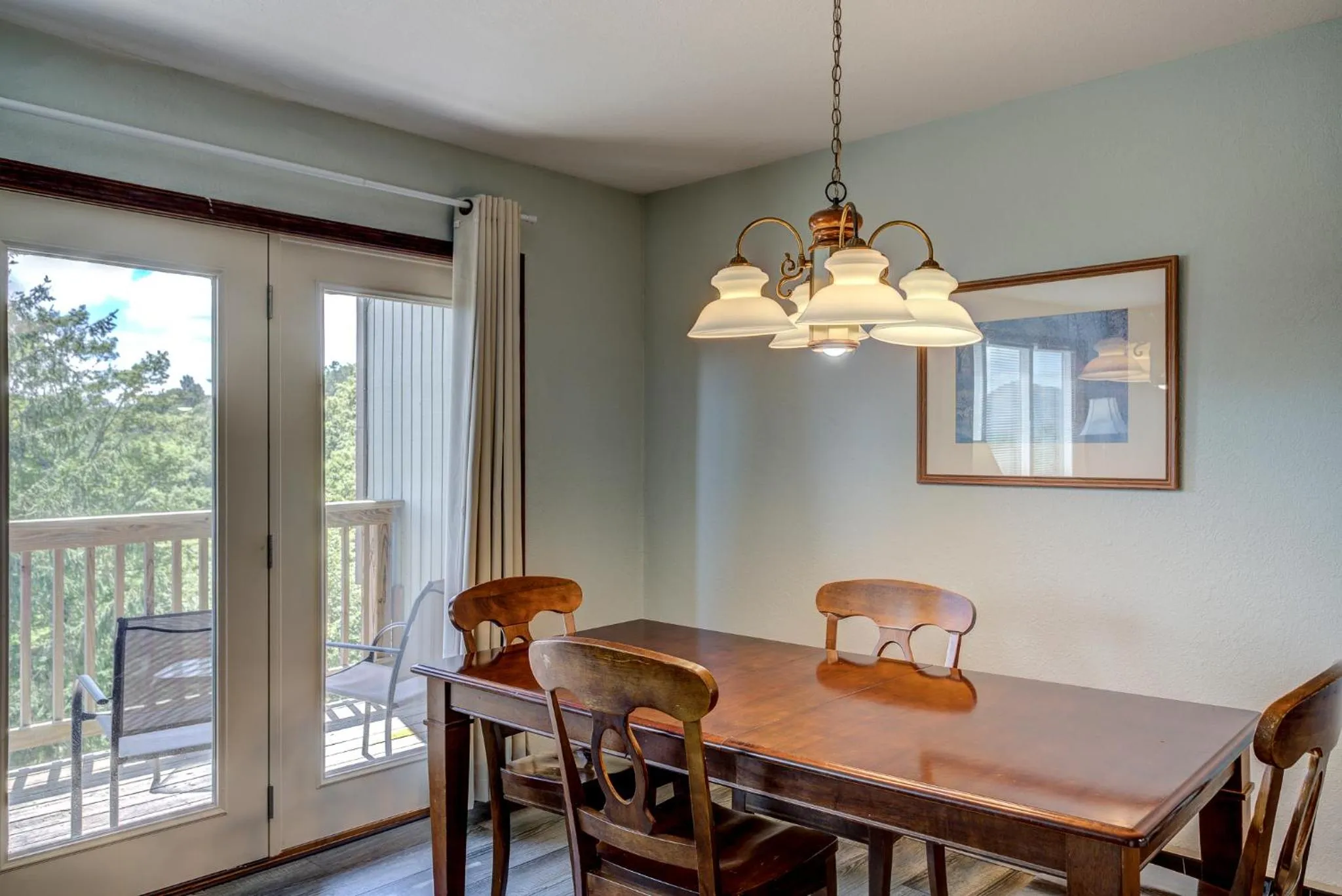 Dining area in The Highlands at Sugar