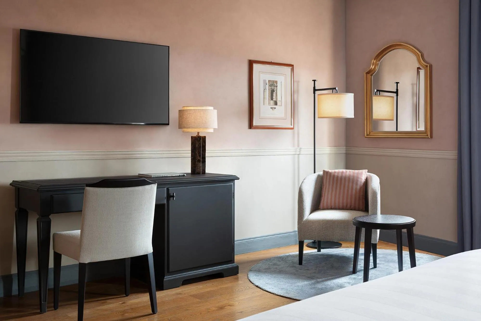 Living room, Bed in Sina Brufani