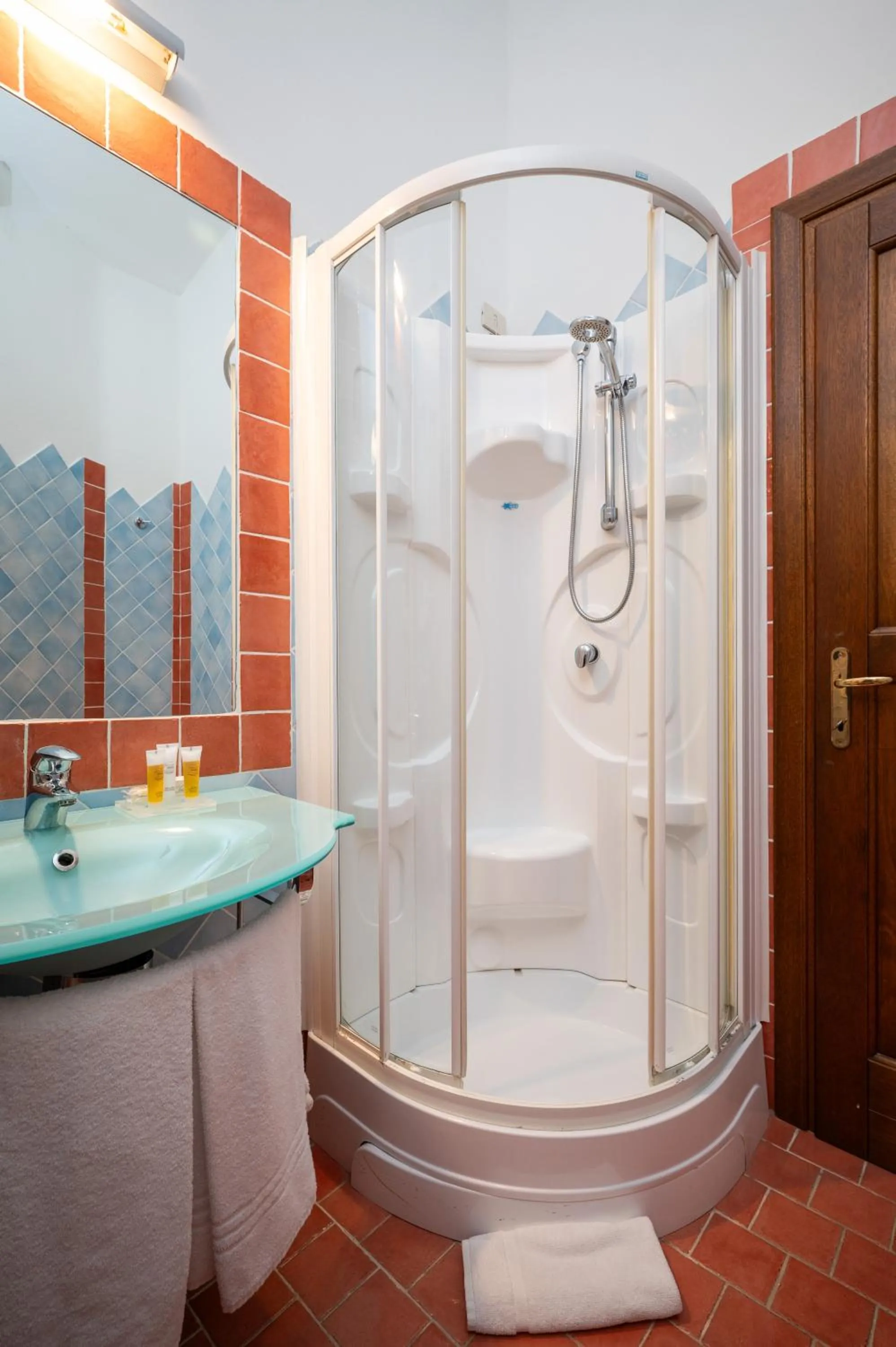 Shower in Hotel Monti Di Mola