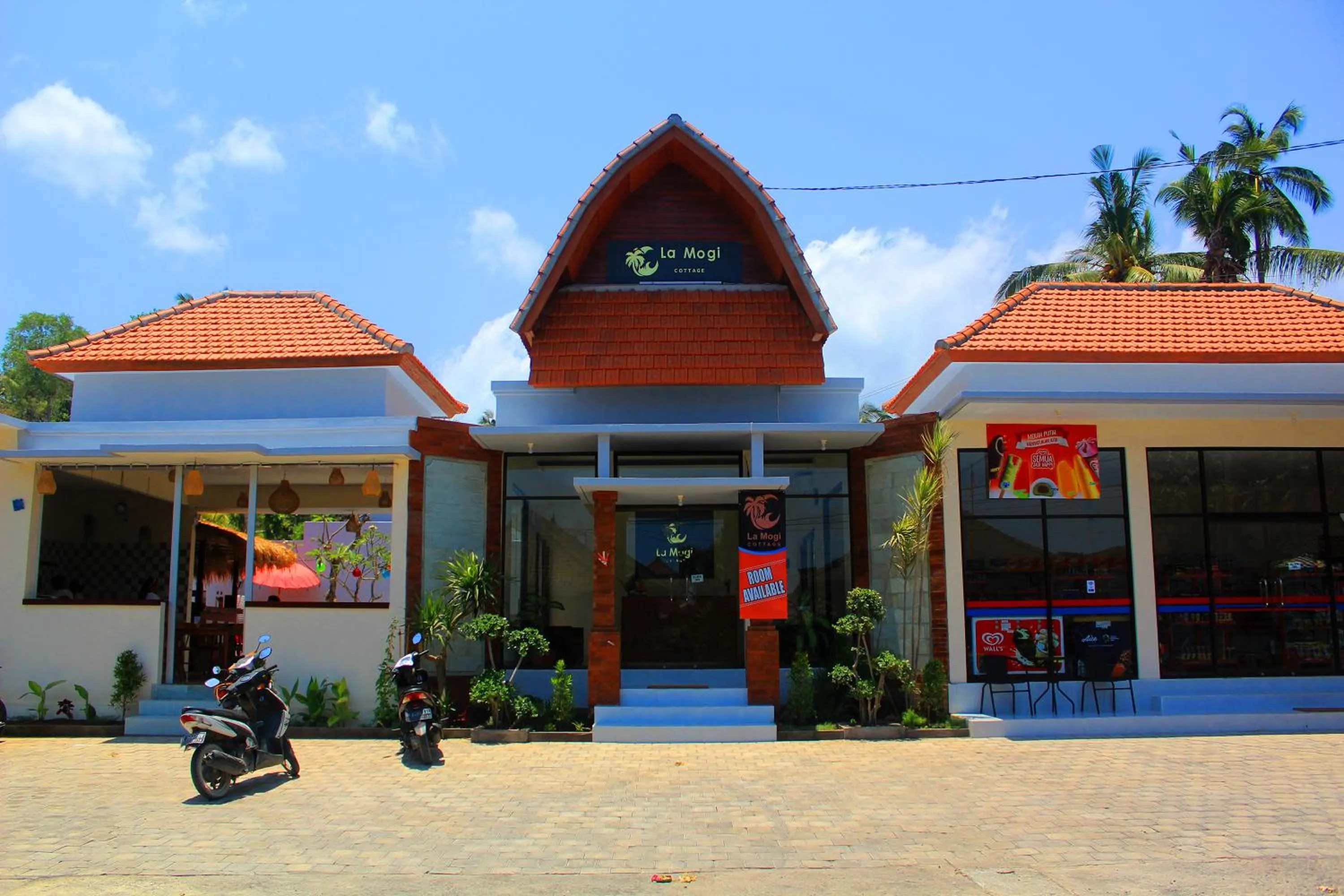 Facade/entrance in La Mogi Cottage