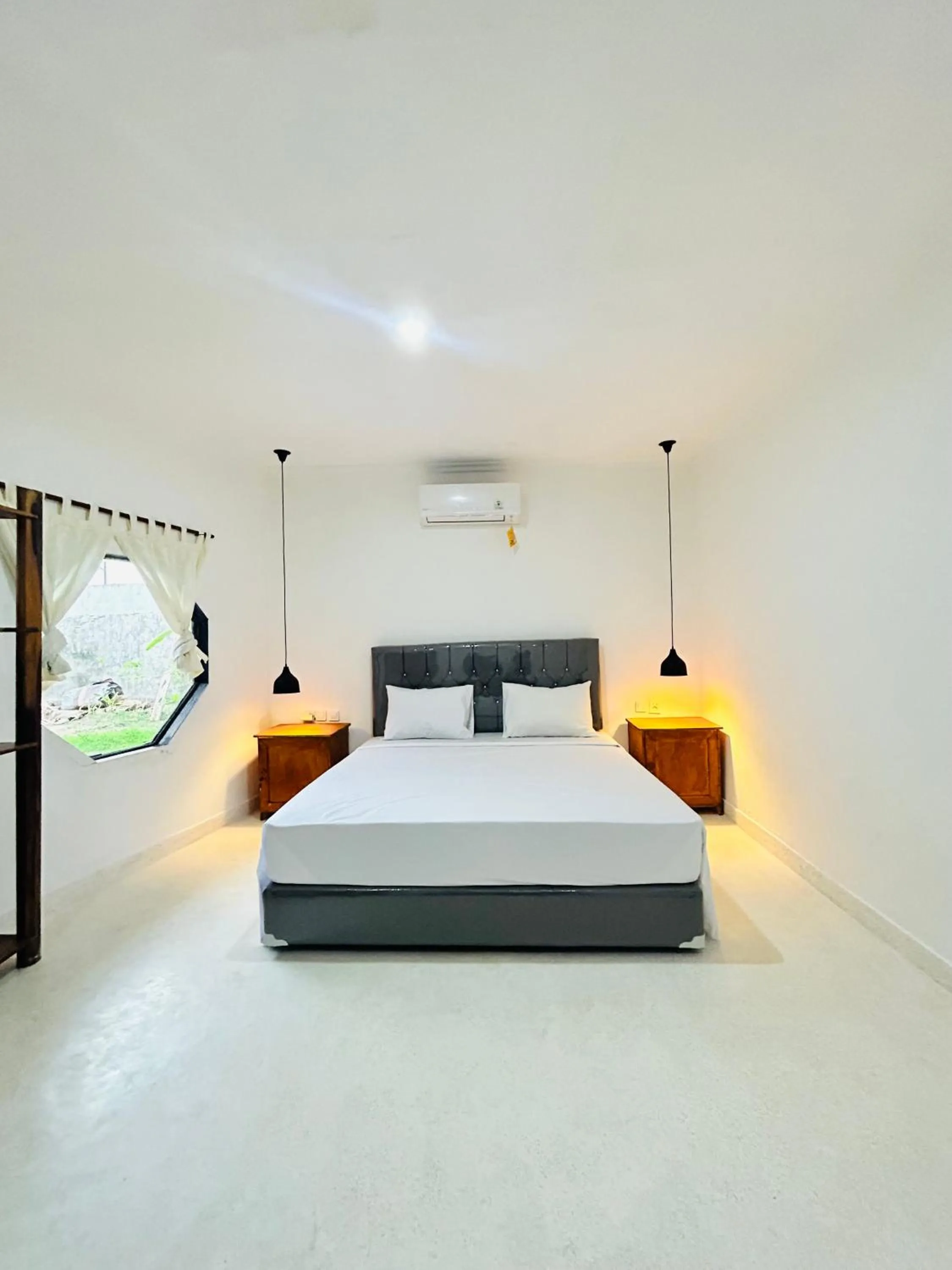 Bedroom, Bed in Surfers Beachfront Lombok