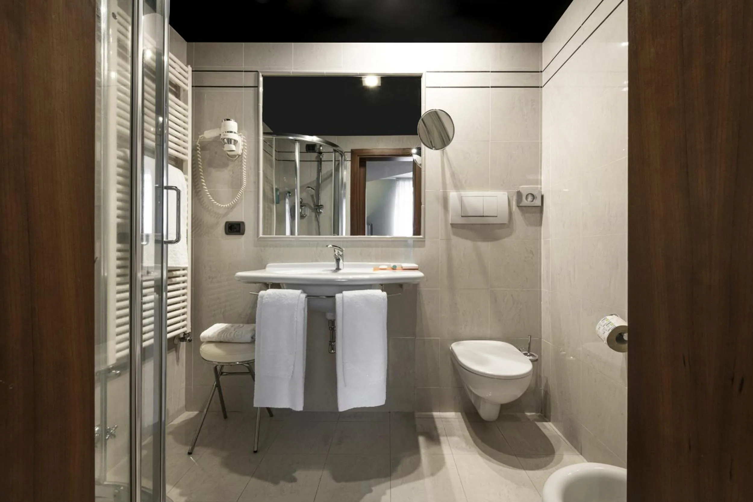 Bathroom in Albergo Celide