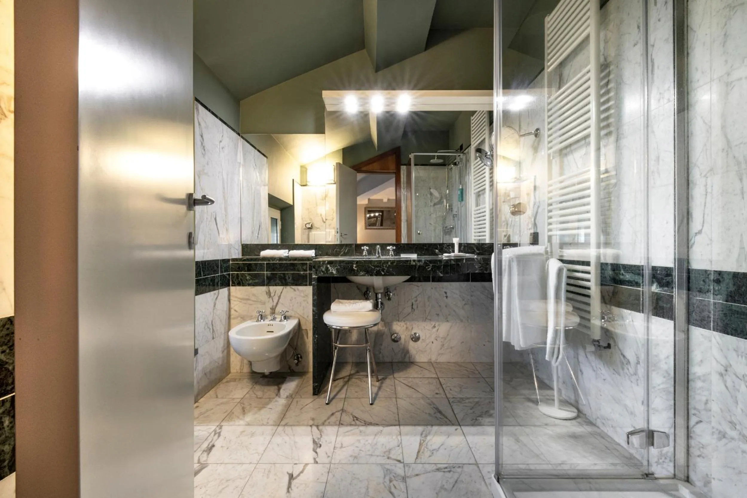 Bathroom in Albergo Celide