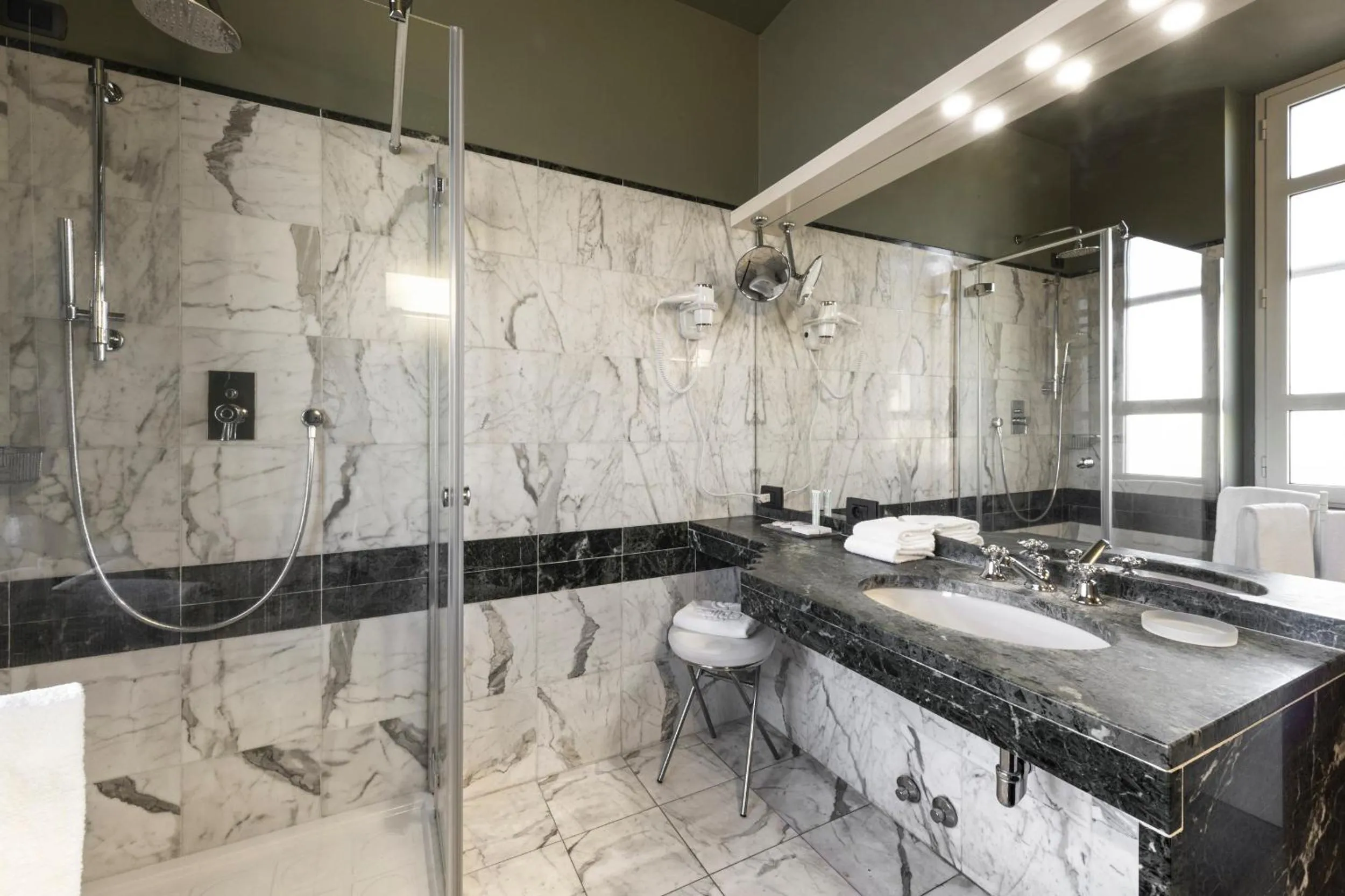 Bathroom in Albergo Celide