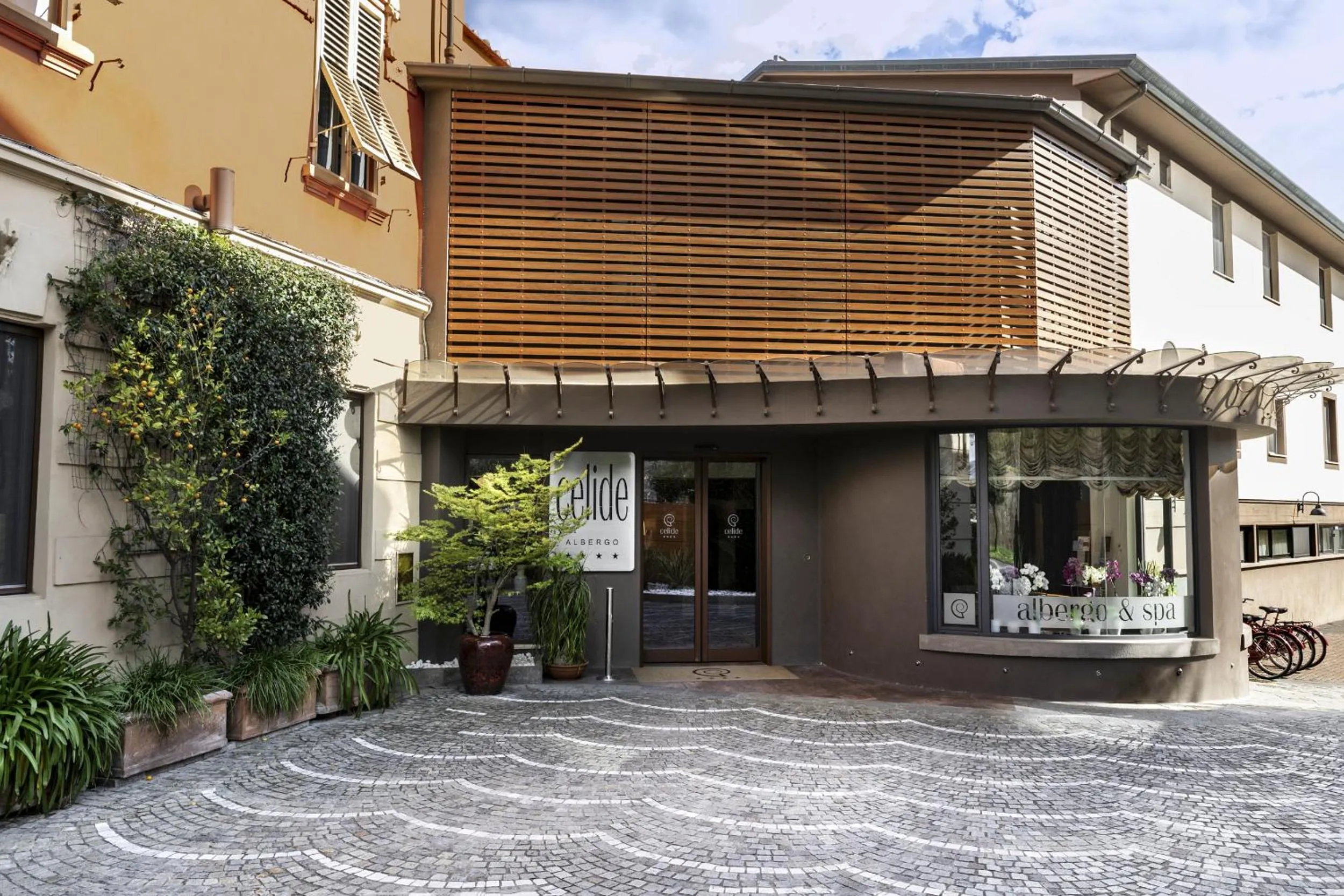 Property building in Albergo Celide