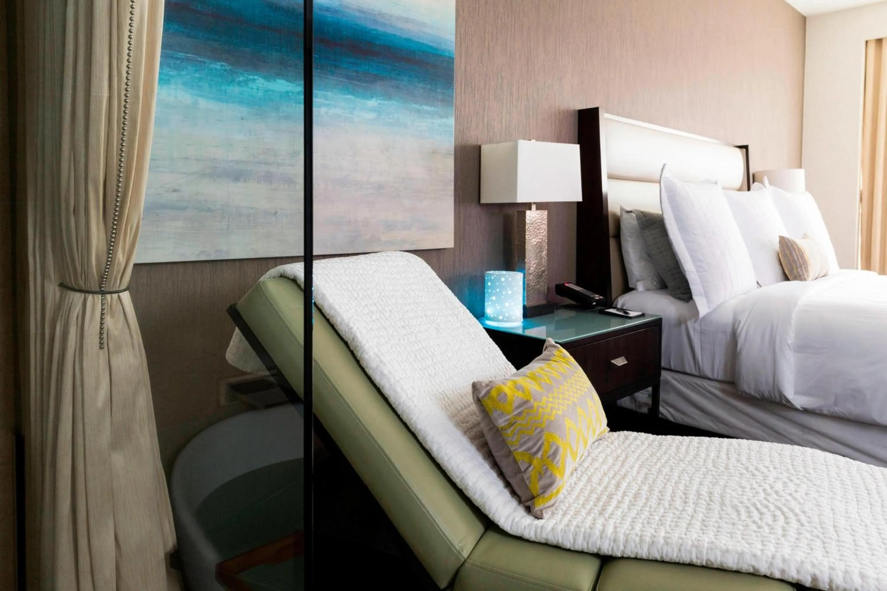 Photo of the whole room, Bed in JW Marriott Houston Downtown