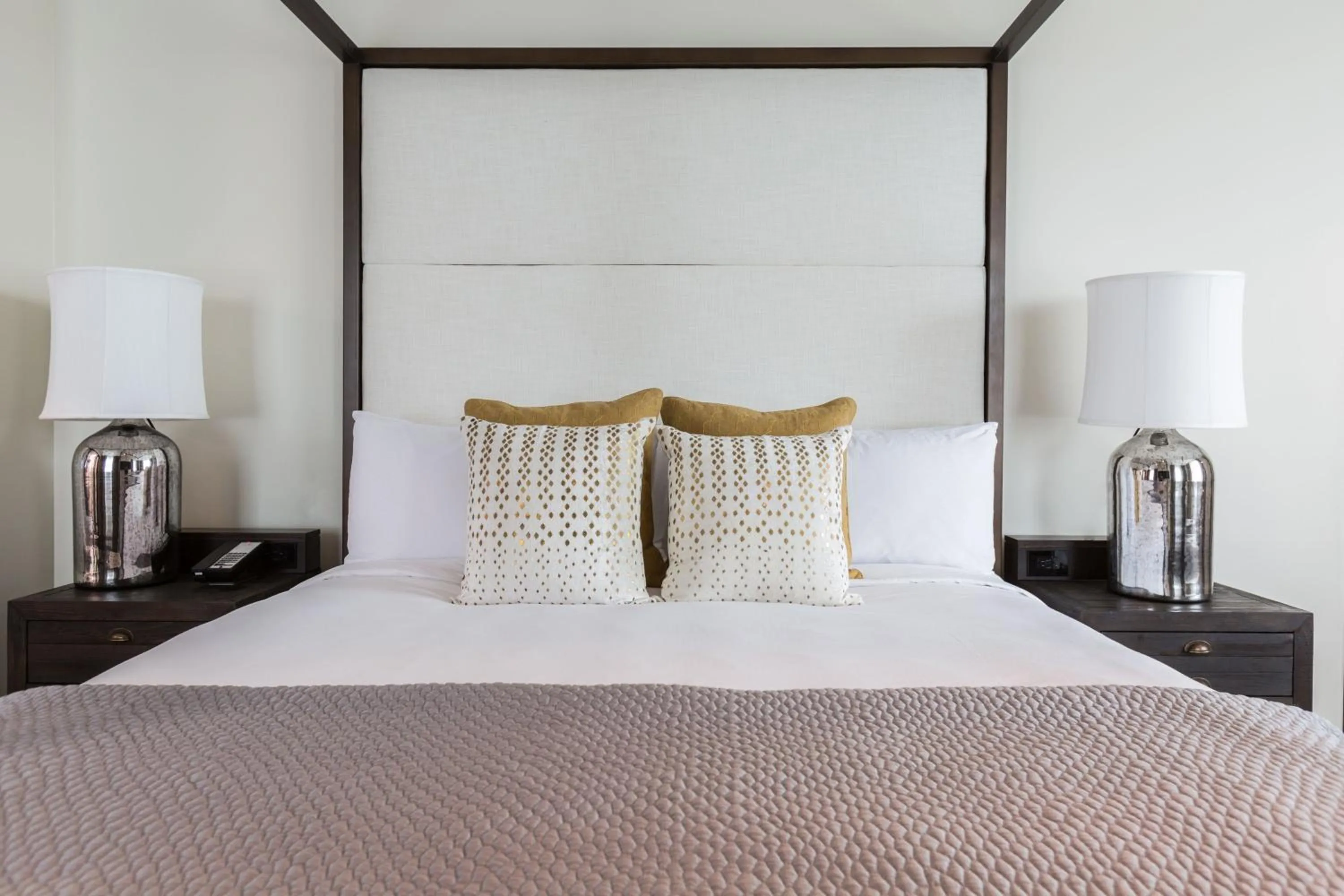 Photo of the whole room, Bed in JW Marriott Houston Downtown