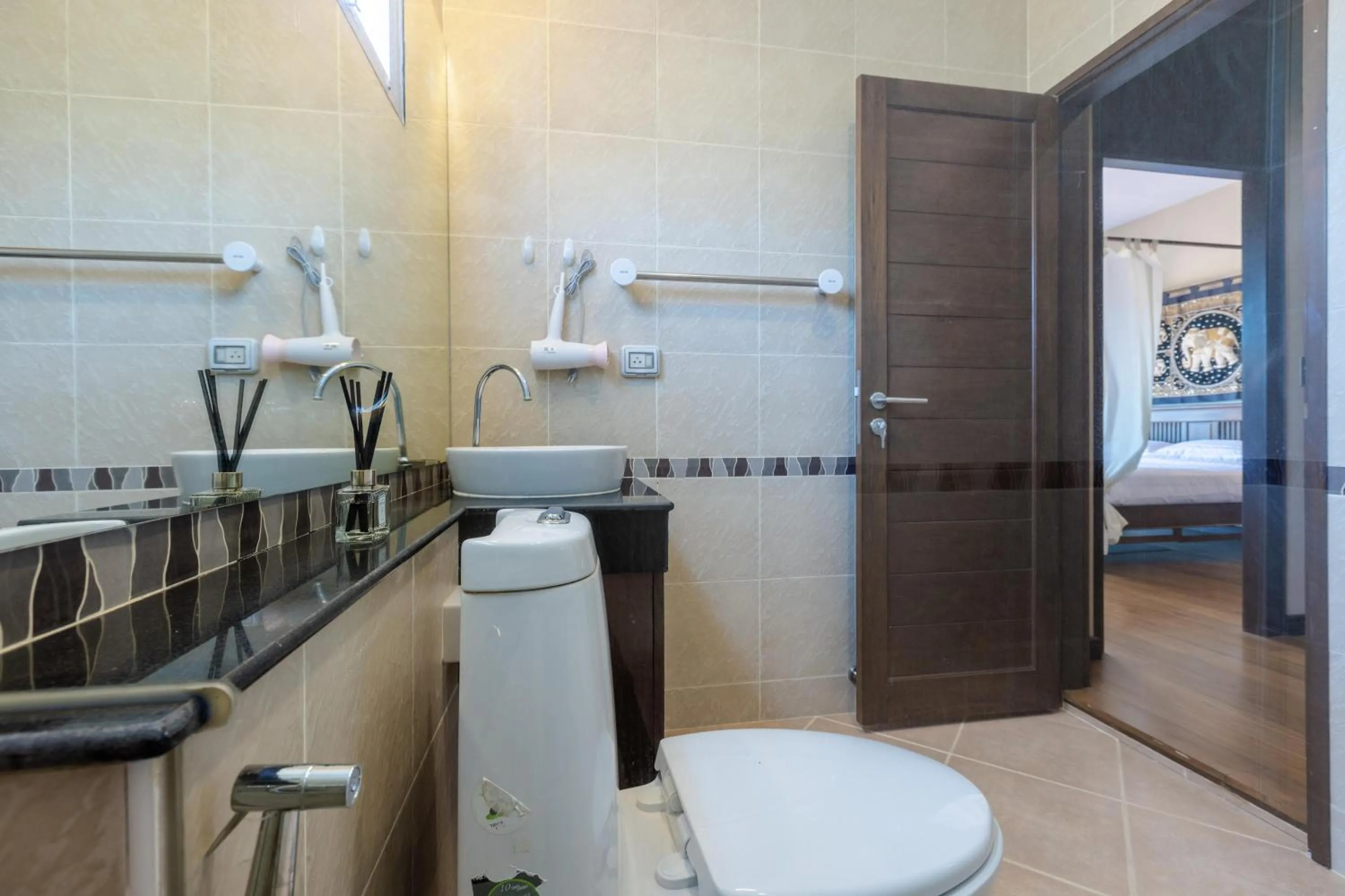 5 Bedroom Pool Villa Close To Town H5