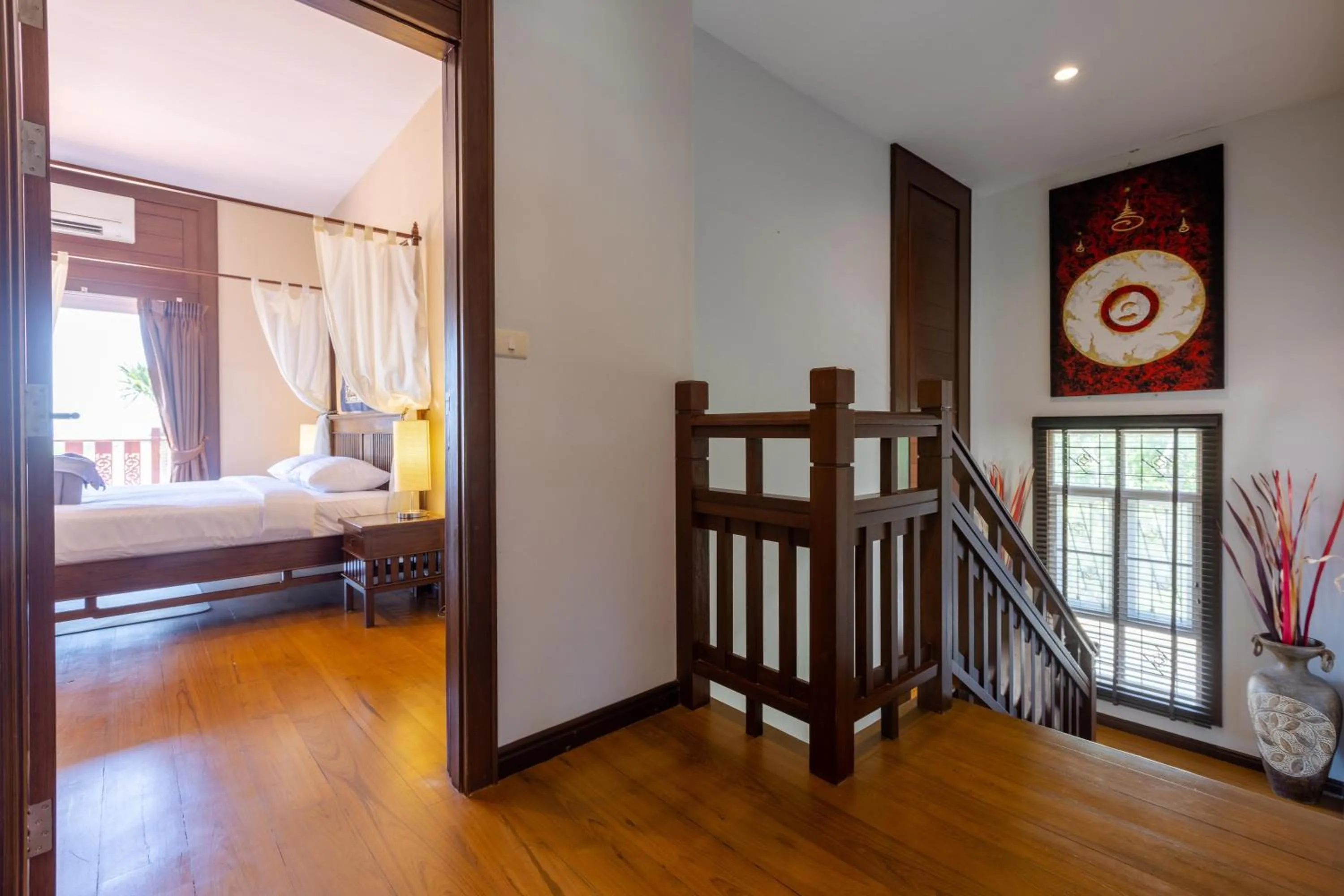 Bed in 5 Bedroom Pool Villa Close To Town H5